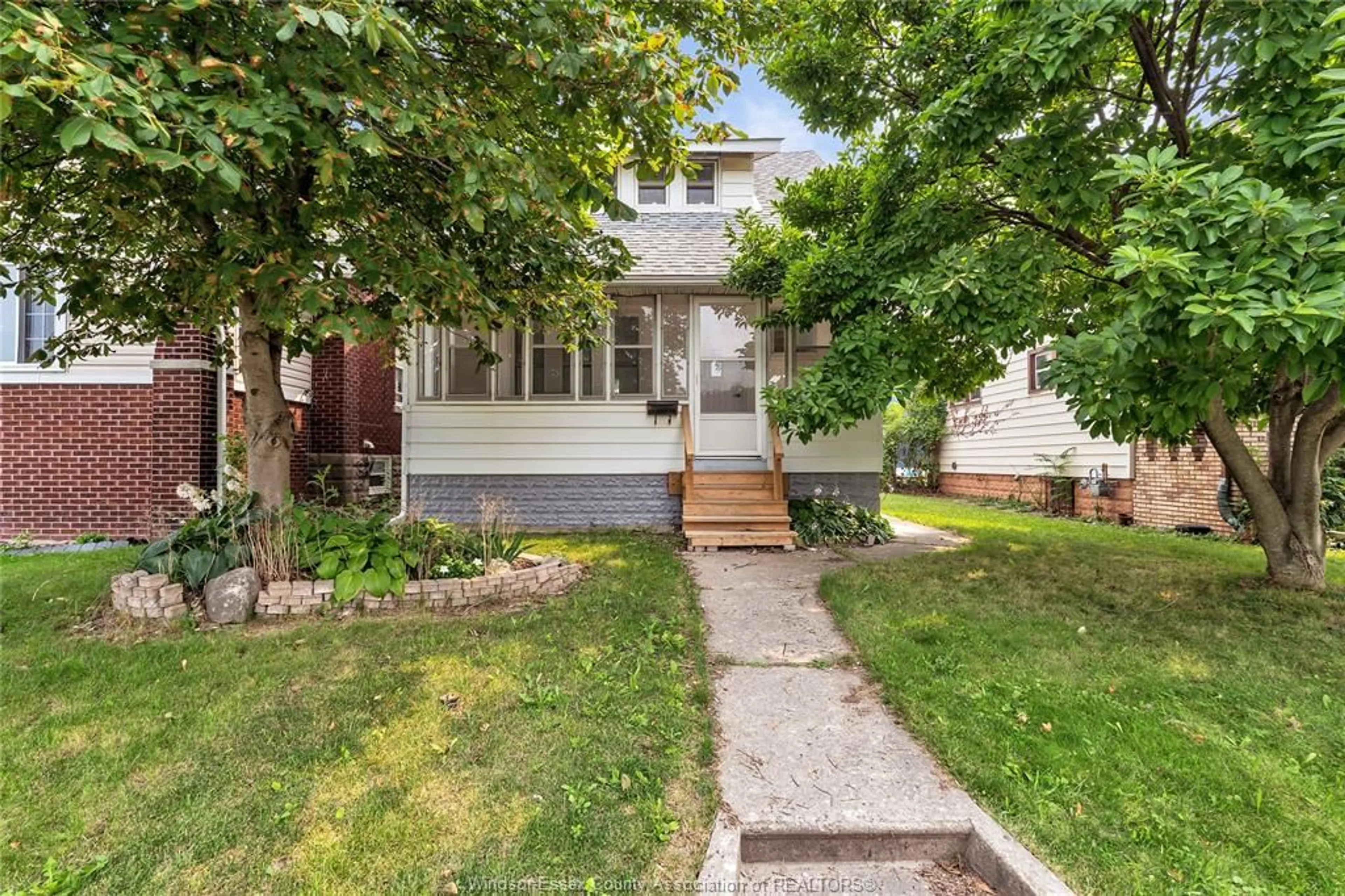 Unknown for 1245 GILES Blvd, Windsor Ontario N9A 4G7