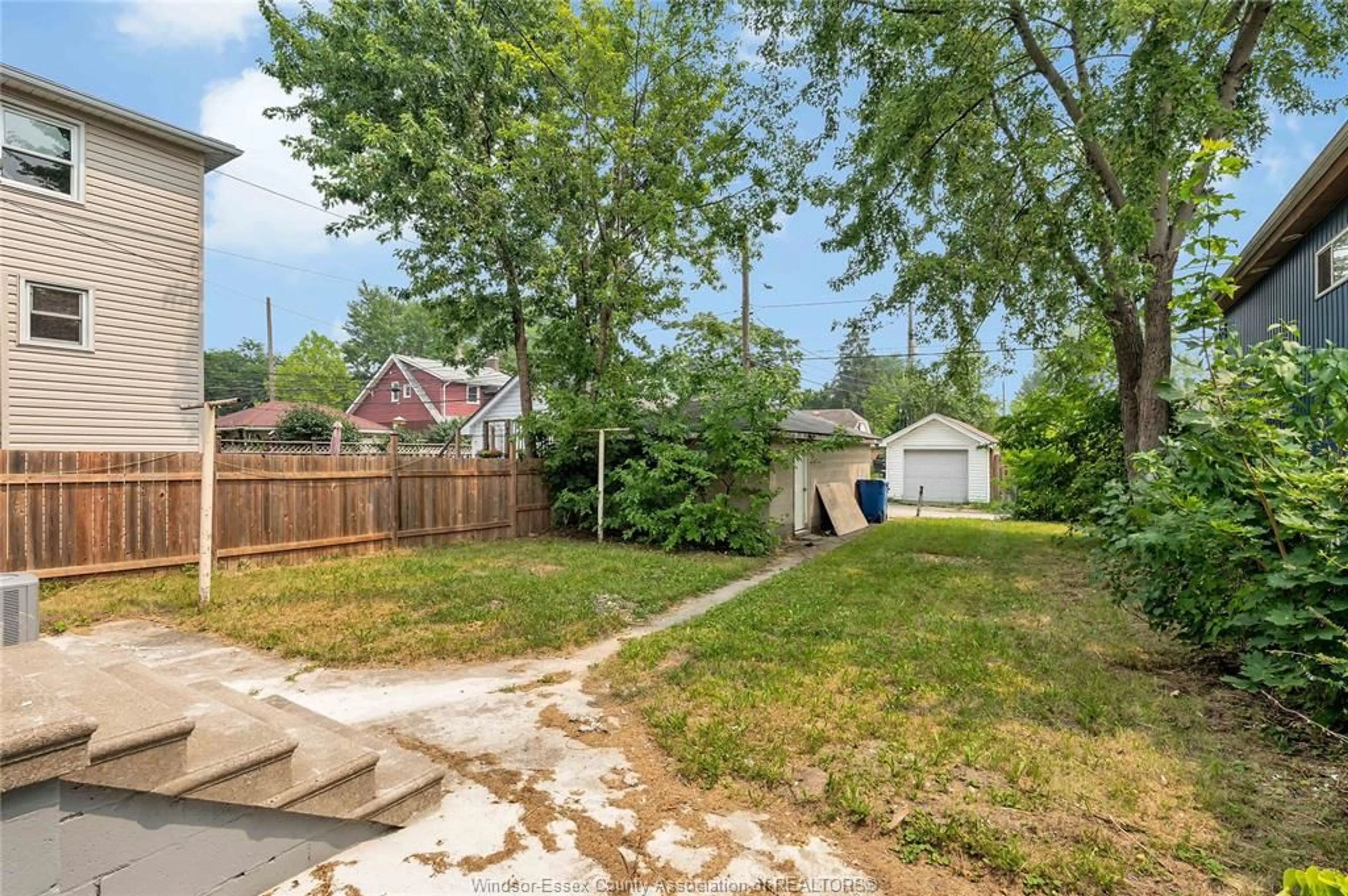 Unknown for 1245 GILES Blvd, Windsor Ontario N9A 4G7