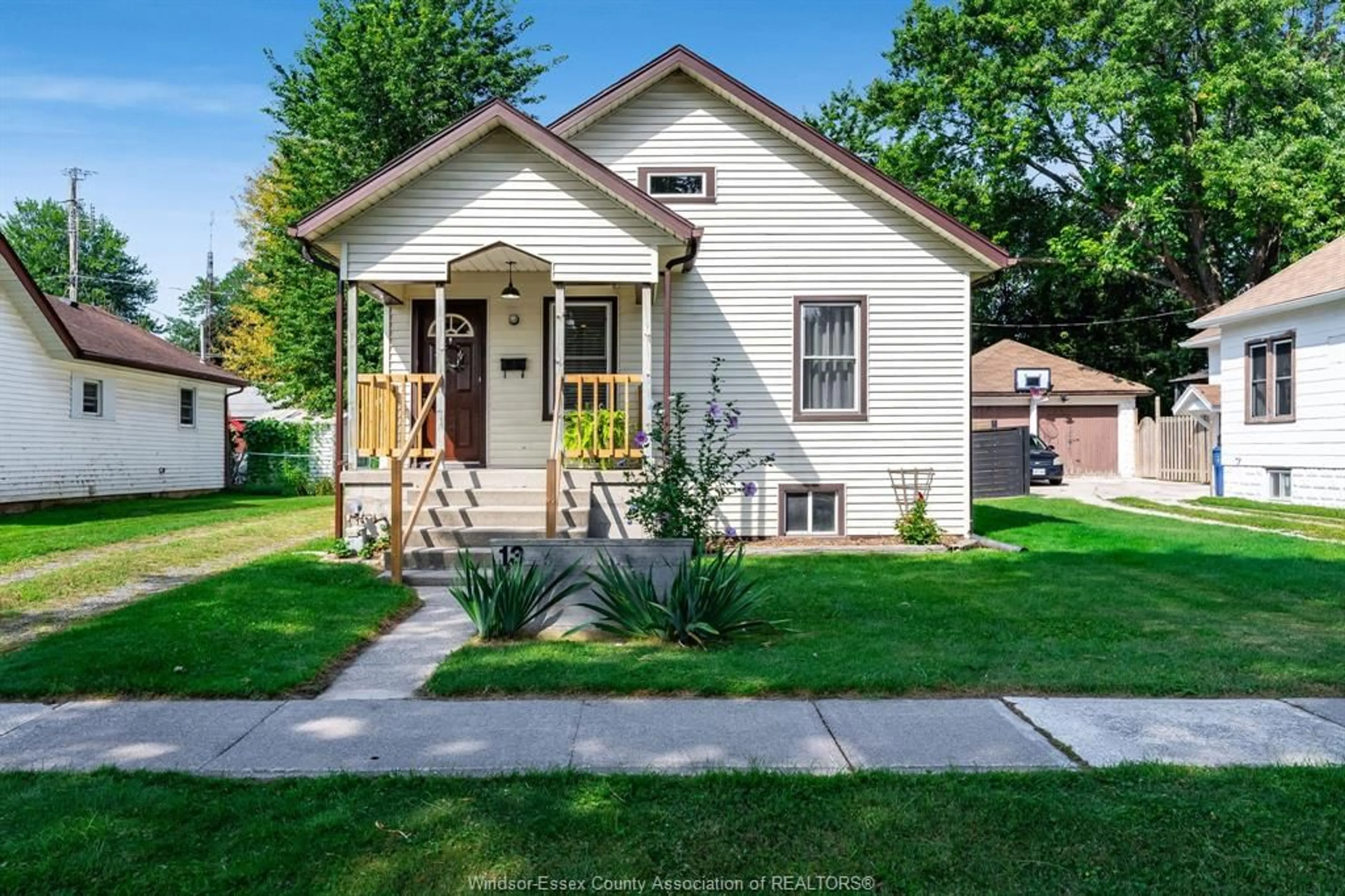 Home with vinyl exterior material, street for 13 WESTMORELAND Ave, Leamington Ontario N8H 3P2