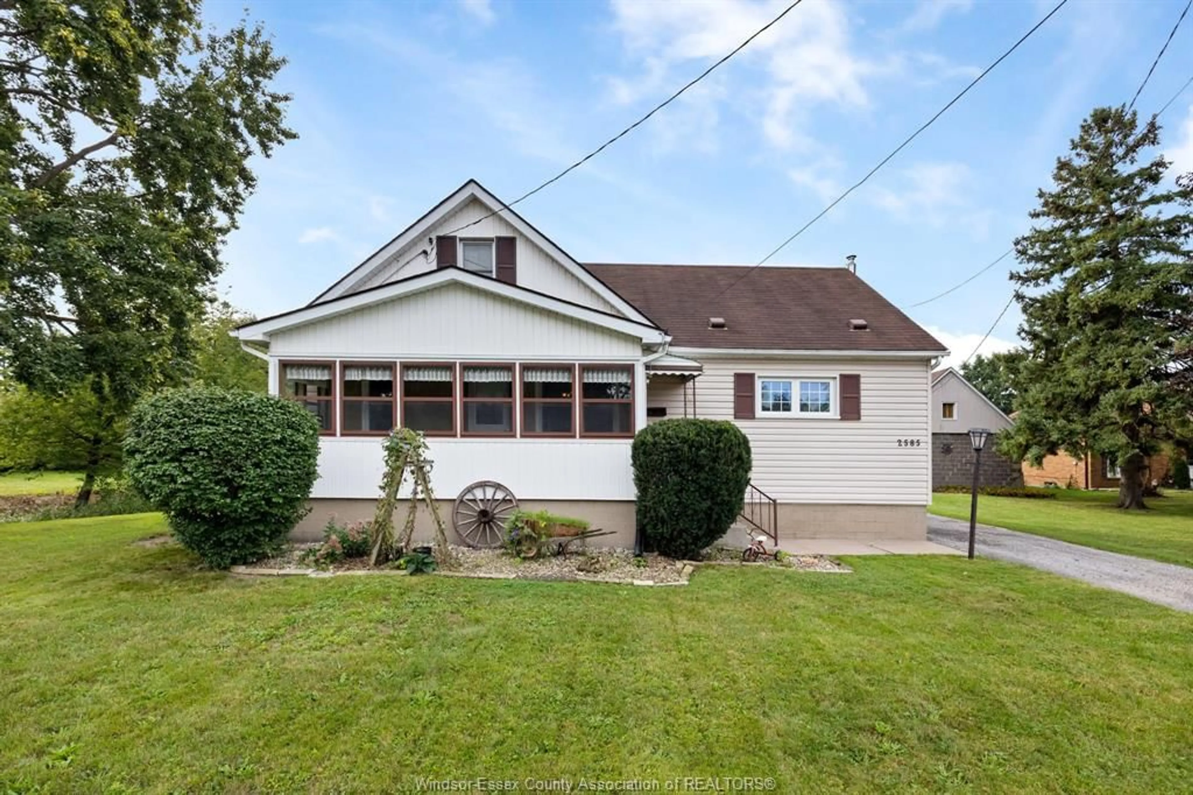 Home with vinyl exterior material, street for 2585 Bouffard Rd, LaSalle Ontario N9H 1V9
