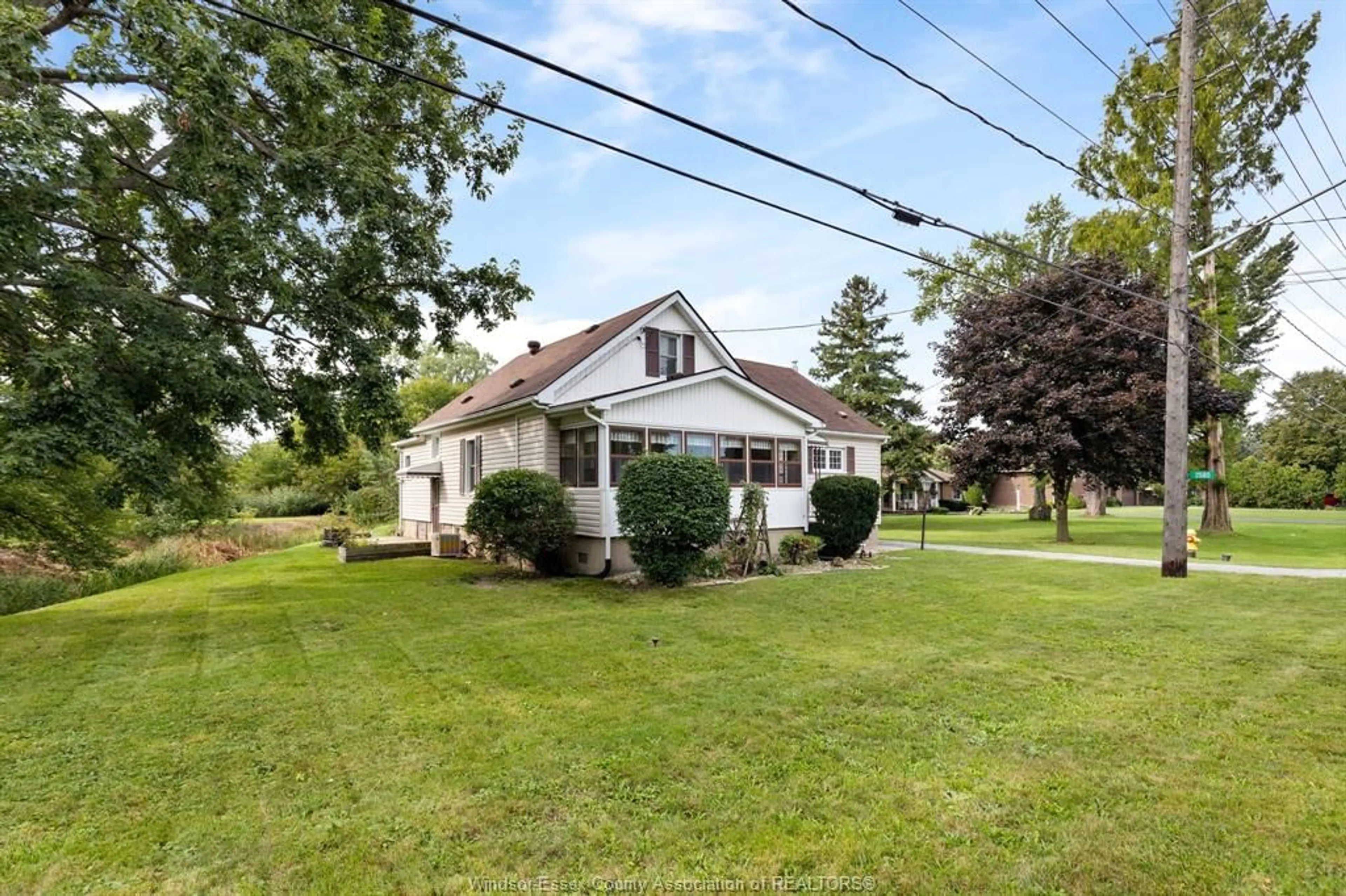 Unknown for 2585 Bouffard Rd, LaSalle Ontario N9H 1V9