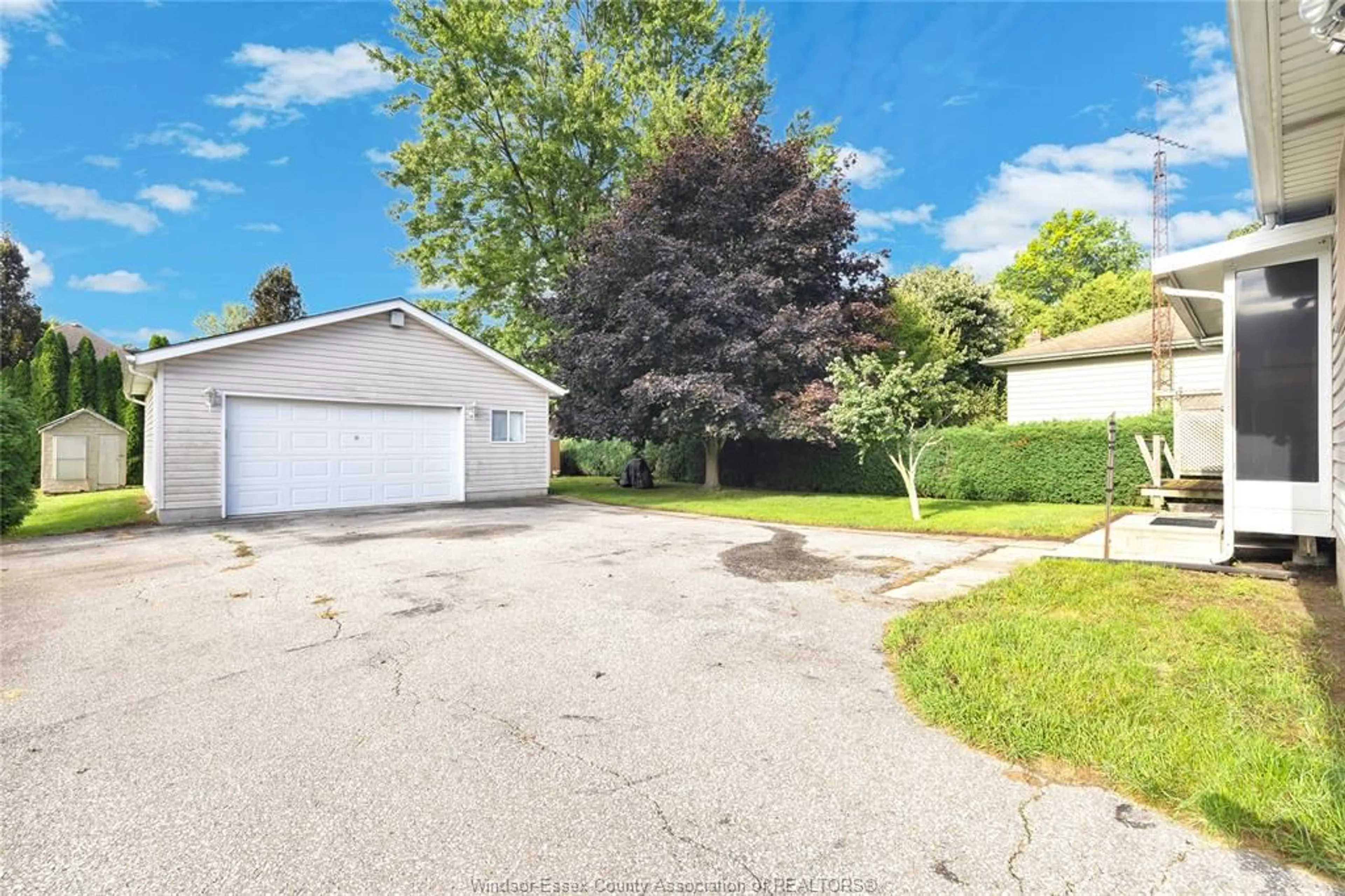 A pic from outside/outdoor area/front of a property/back of a property/a pic from drone, street for 1262 REAUME Rd, LaSalle Ontario N9J 1C1