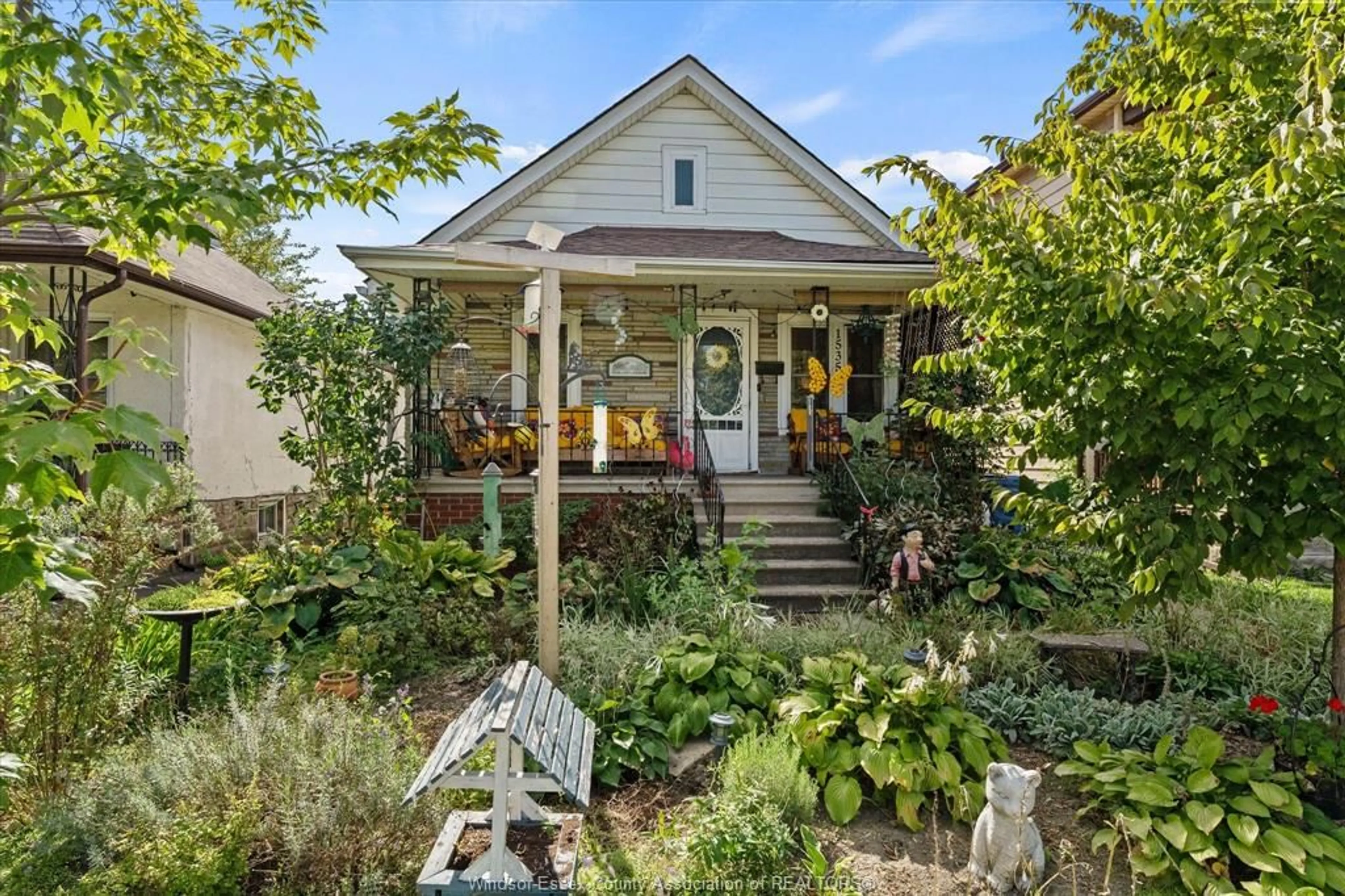 Patio, street for 1535 MOY Ave, Windsor Ontario N8X 1J4