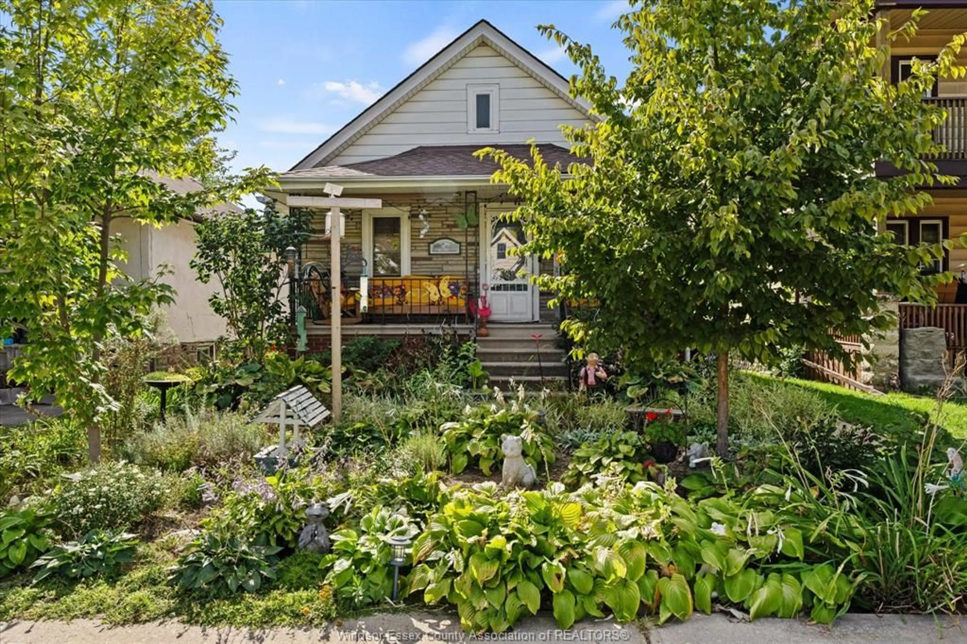 Patio, street for 1535 MOY Ave, Windsor Ontario N8X 1J4