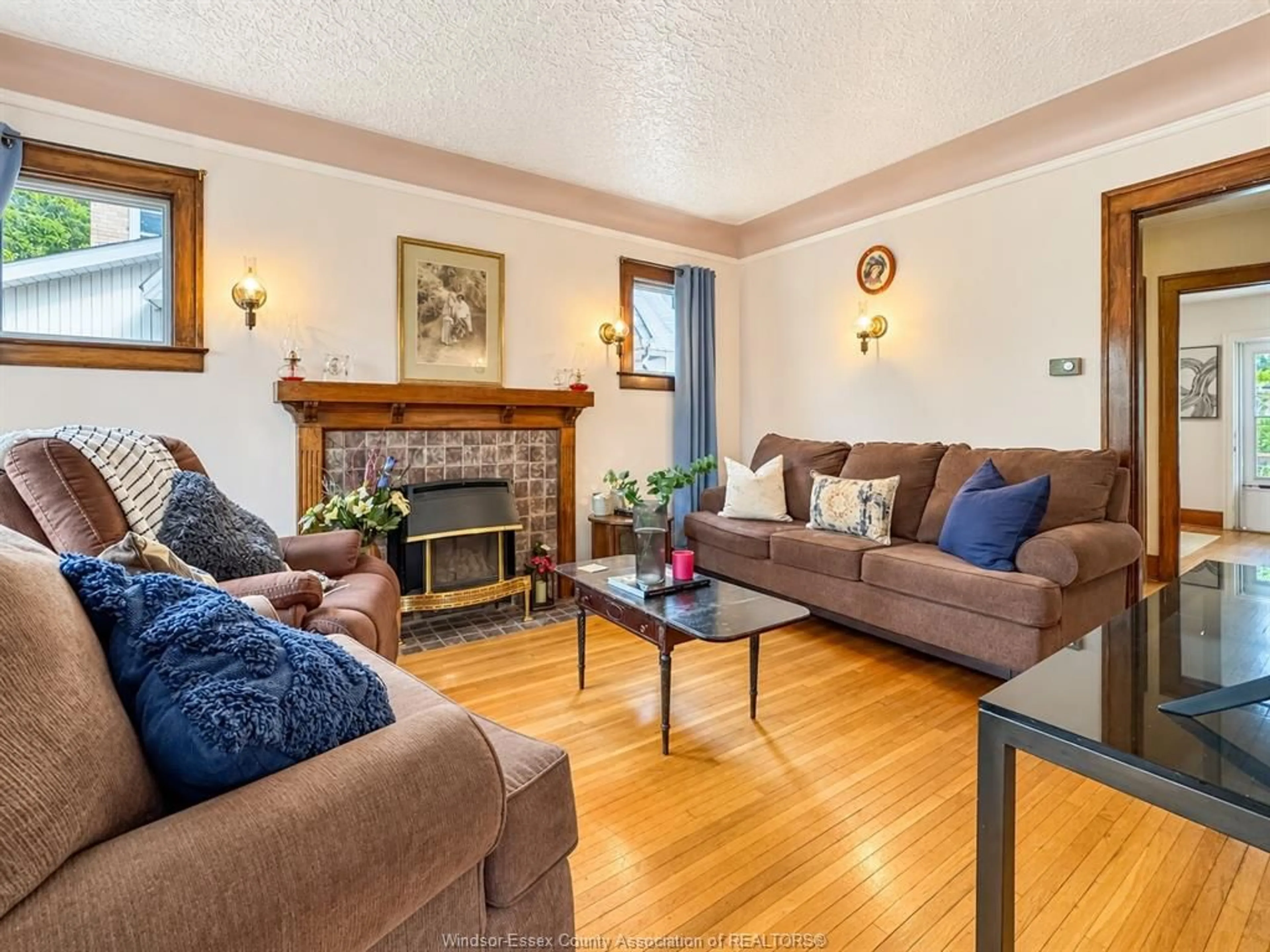 Living room with furniture, wood/laminate floor for 2270 LILLIAN, Windsor Ontario N8X 4B2