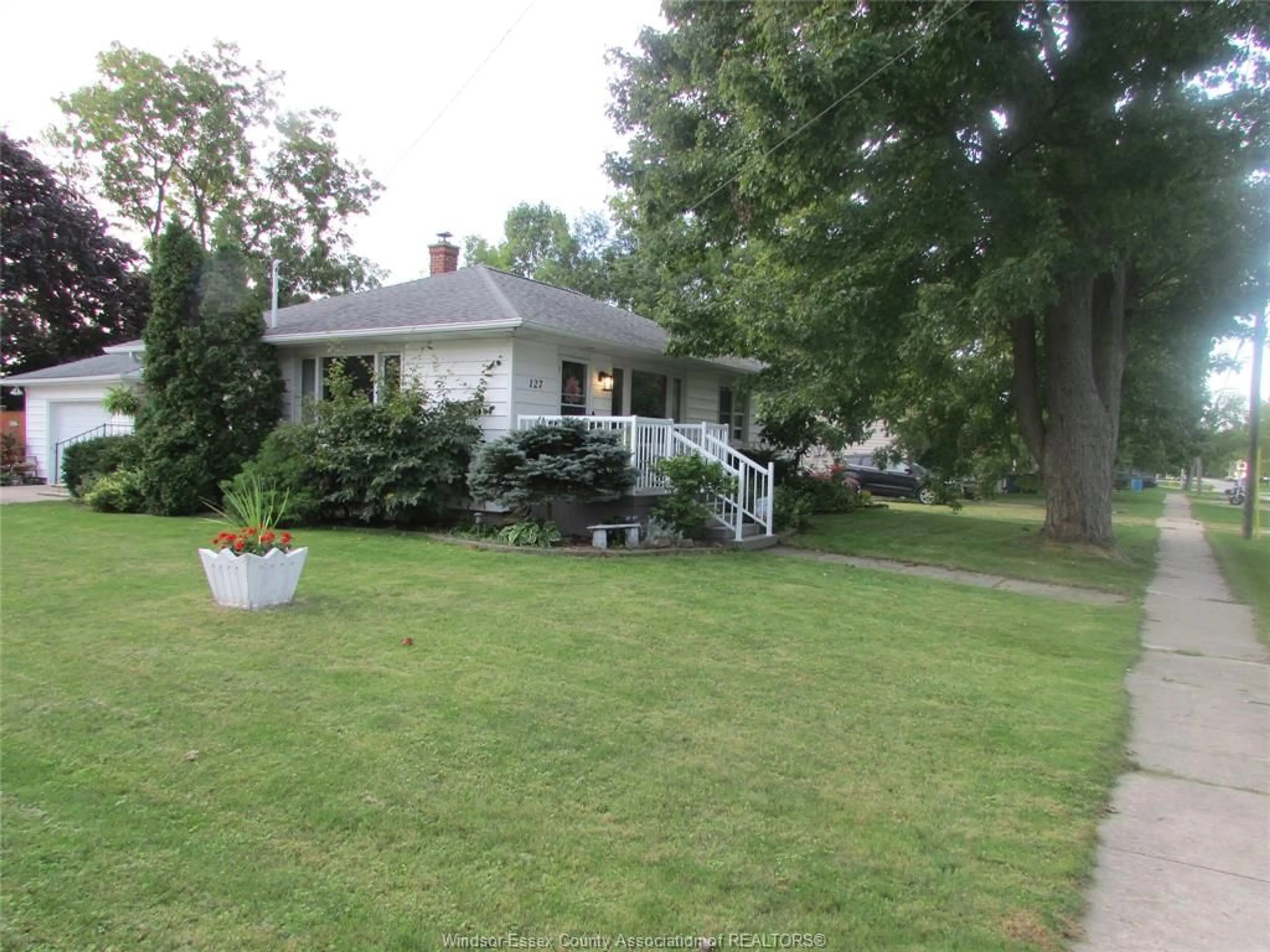A pic from outside/outdoor area/front of a property/back of a property/a pic from drone, street for 127 Baird Ave, Wheatley Ontario N0P 2P0