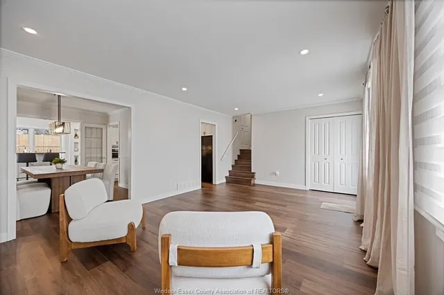 945 LAURIER, LaSalle 5