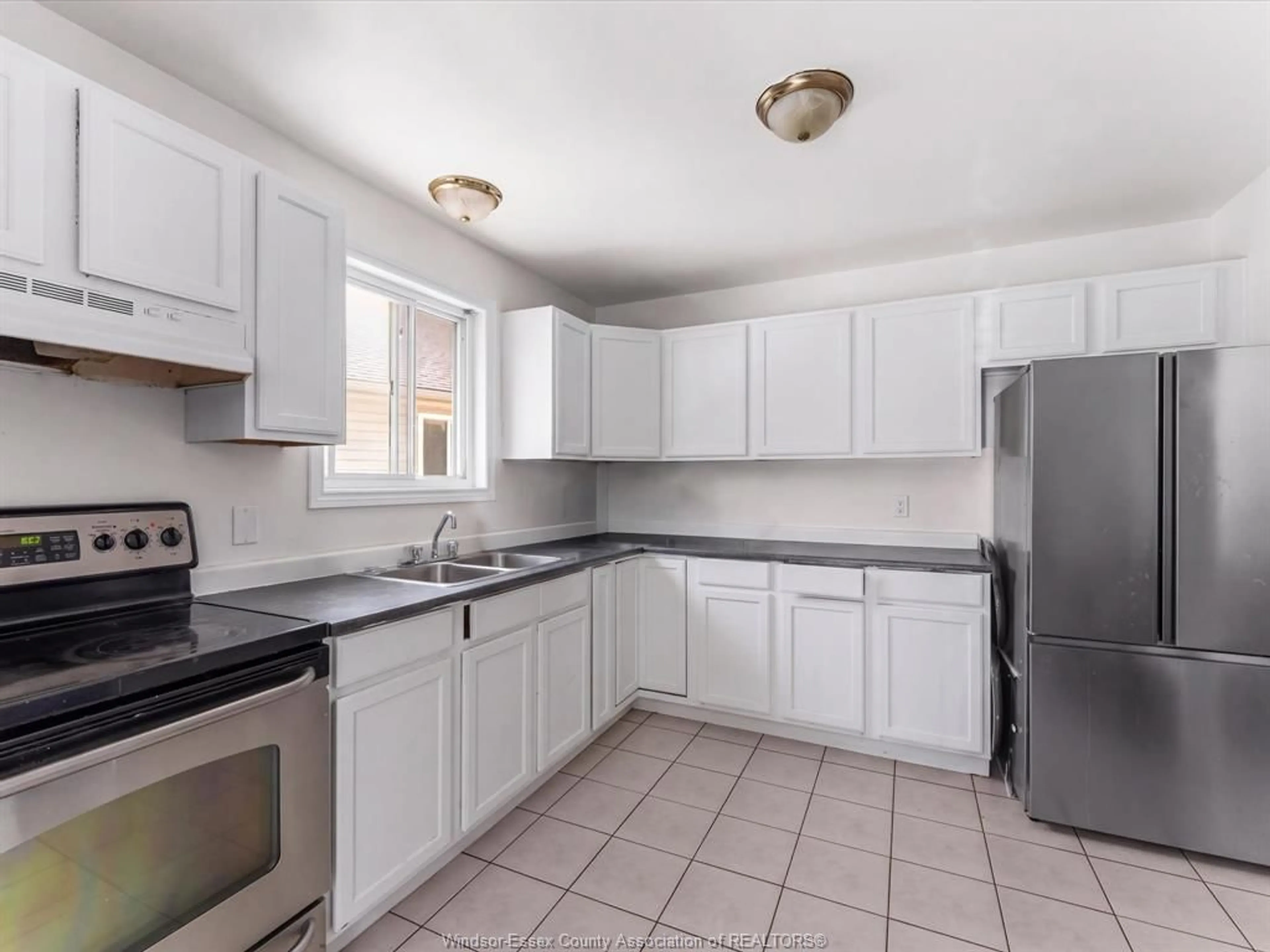 Standard kitchen, unknown for 75 SUTTON, Leamington Ontario N8H 5E9