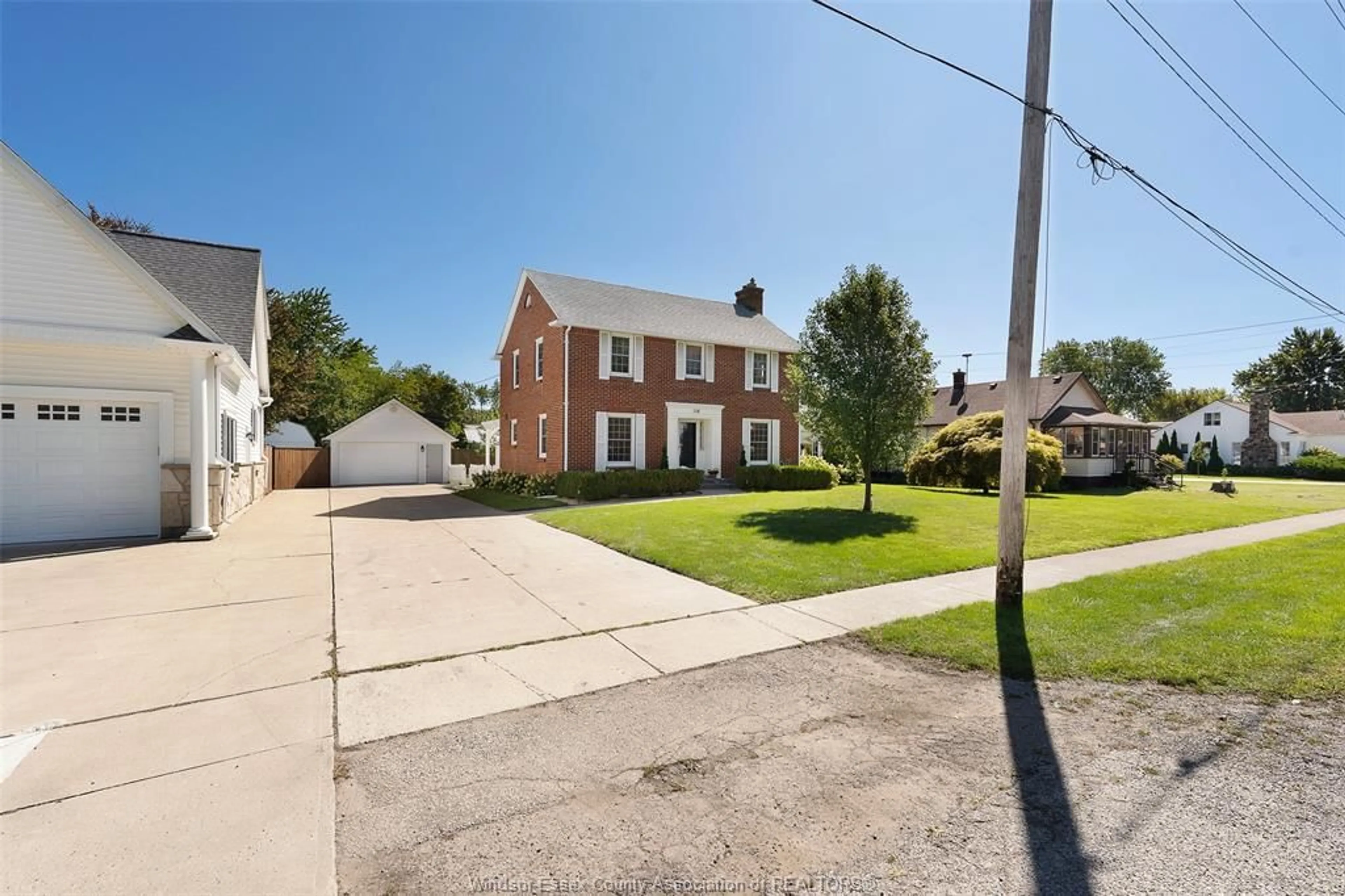 A pic from outside/outdoor area/front of a property/back of a property/a pic from drone, street for 114 WALNUT St, Harrow Ontario N0R 1G0