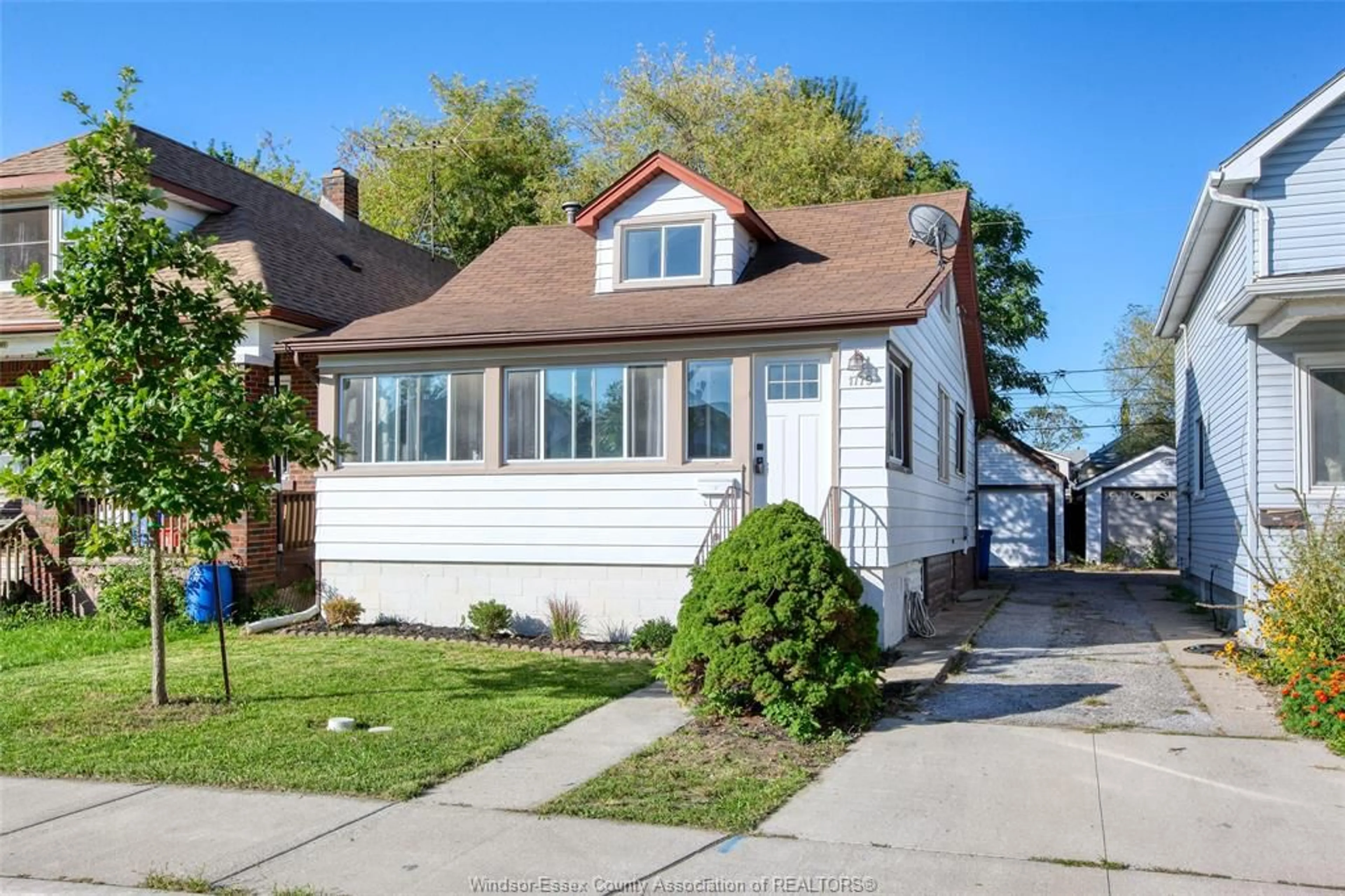 Home with vinyl exterior material, street for 1779 CADILLAC, Windsor Ontario N8Y 2V7