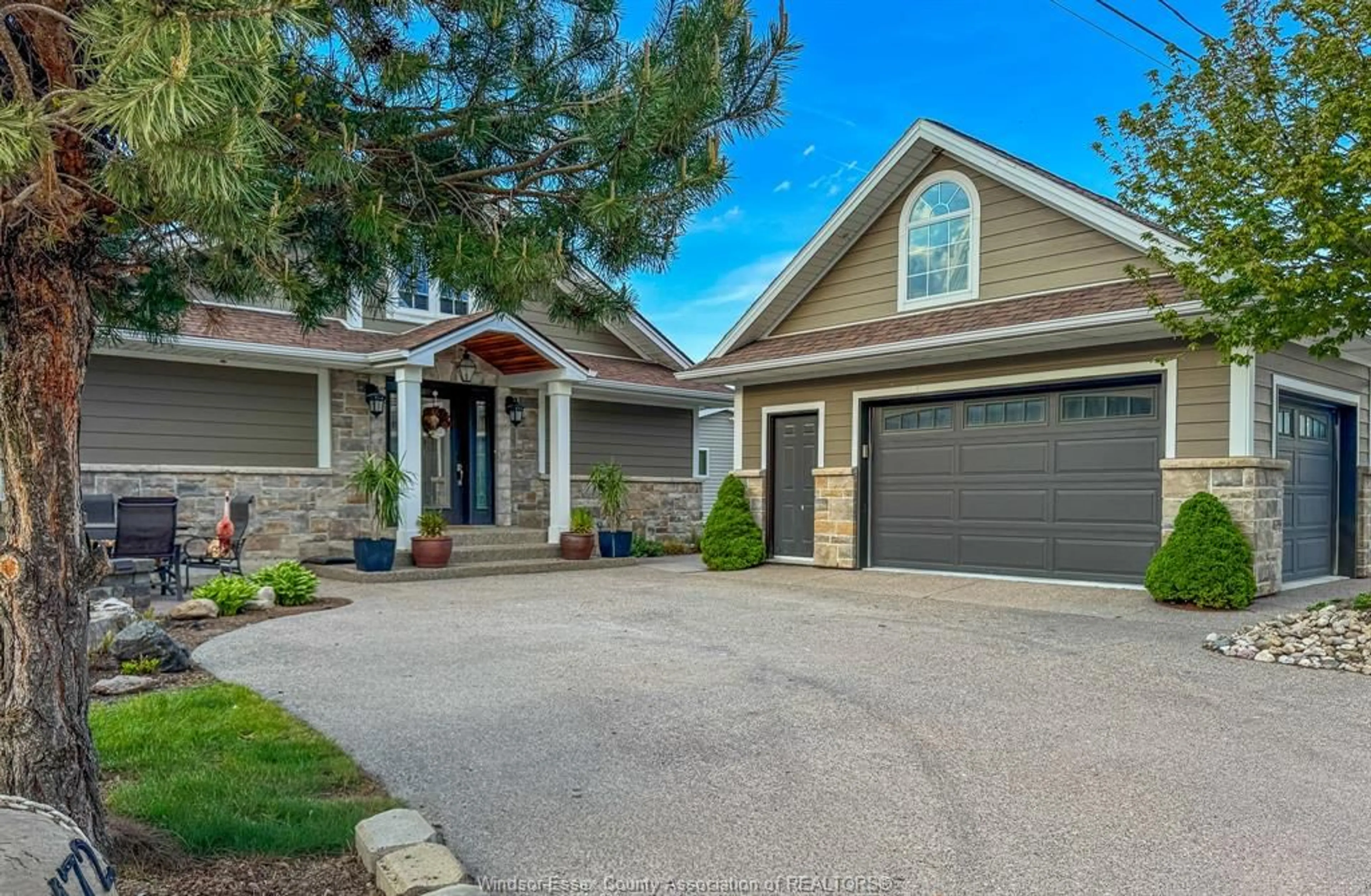 Home with vinyl exterior material, street for 1472 CAILLE, Lakeshore Ontario N8L 0J2
