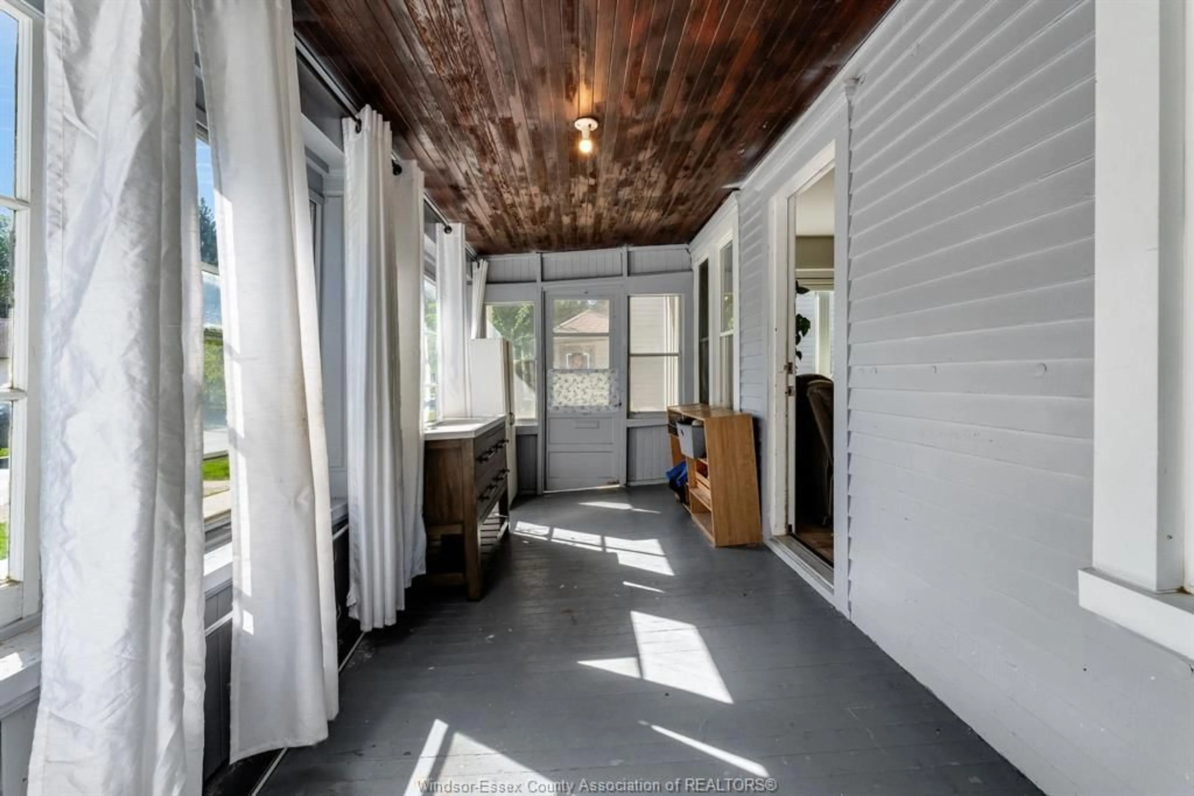 Indoor entryway for 47 Wigle St, Leamington Ontario N8H 2S8