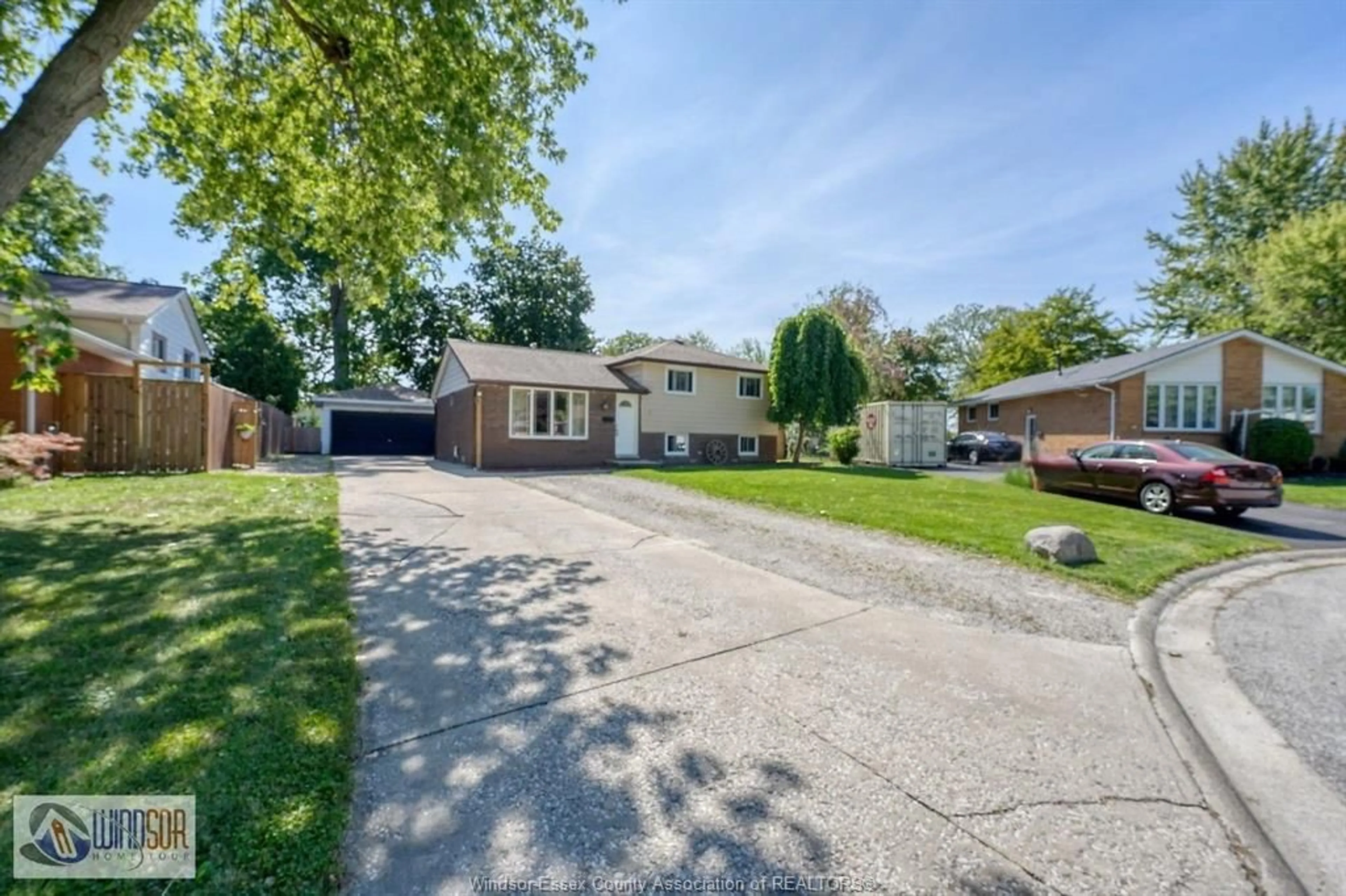A pic from outside/outdoor area/front of a property/back of a property/a pic from drone, street for 243 HAWTHORN, Amherstburg Ontario N9V 1R9