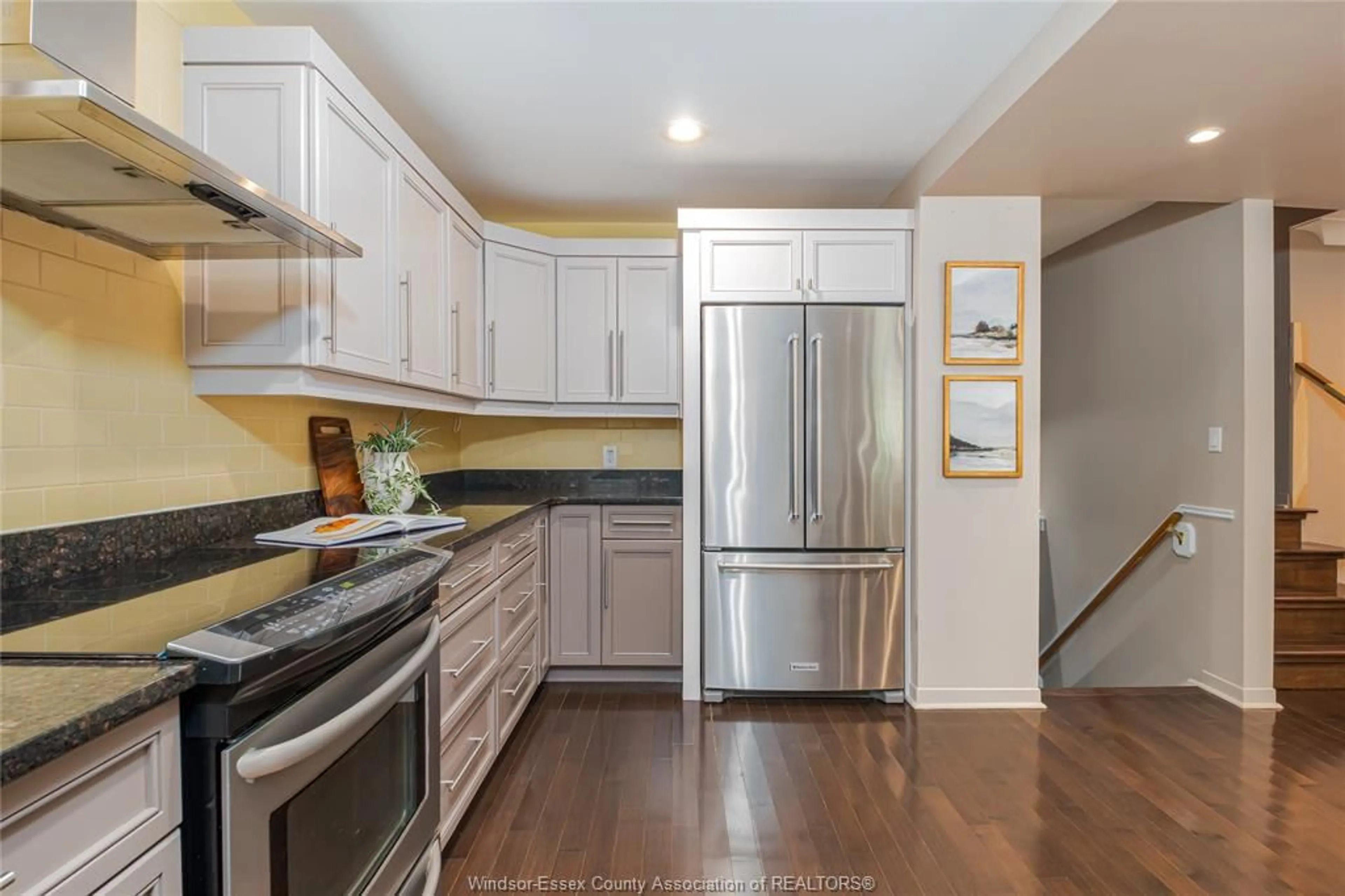 Open concept kitchen, unknown for 7110 Isabelle Crt, Windsor Ontario N8S 4J7