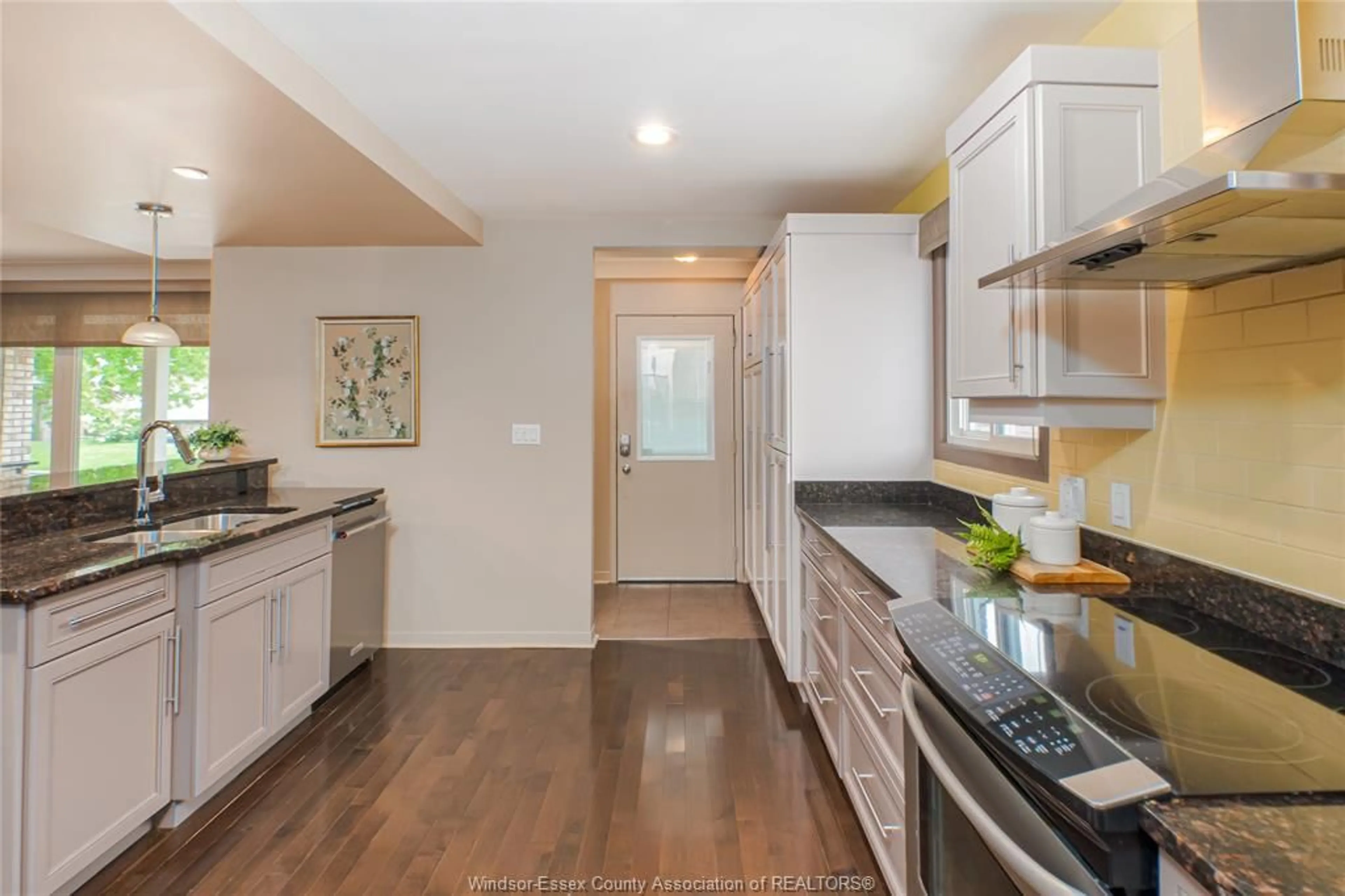 Open concept kitchen, unknown for 7110 Isabelle Crt, Windsor Ontario N8S 4J7