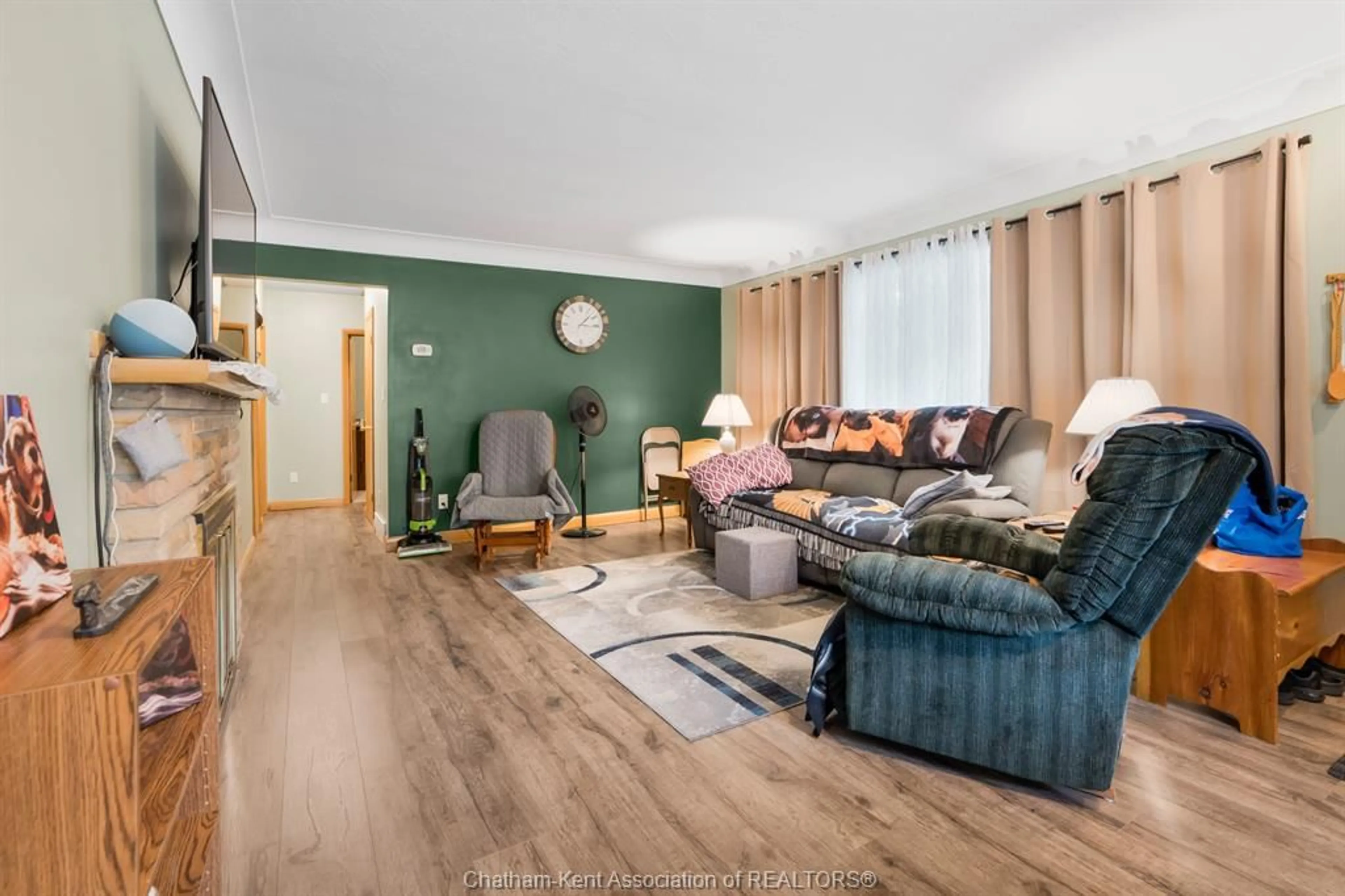 Living room with furniture, unknown for 6 Craven Dr, Chatham Ontario N7L 3T8