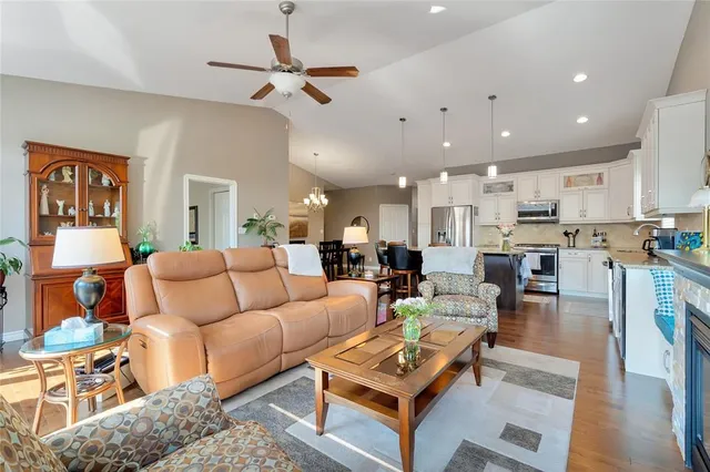 1340 ASPENSHORE, Windsor 5