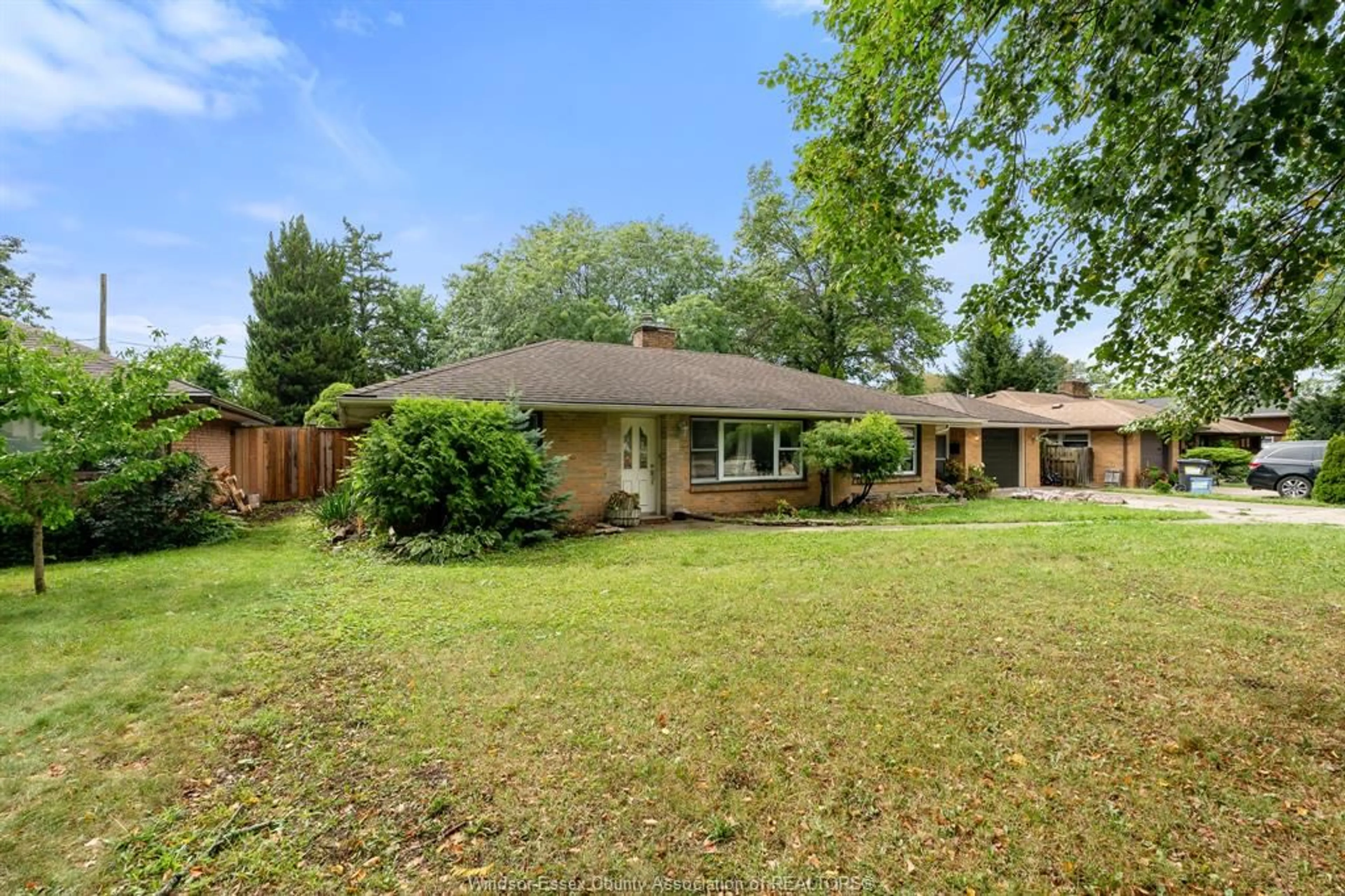 Unknown for 2725 BUCKINGHAM Dr, Windsor Ontario N8T 2C1