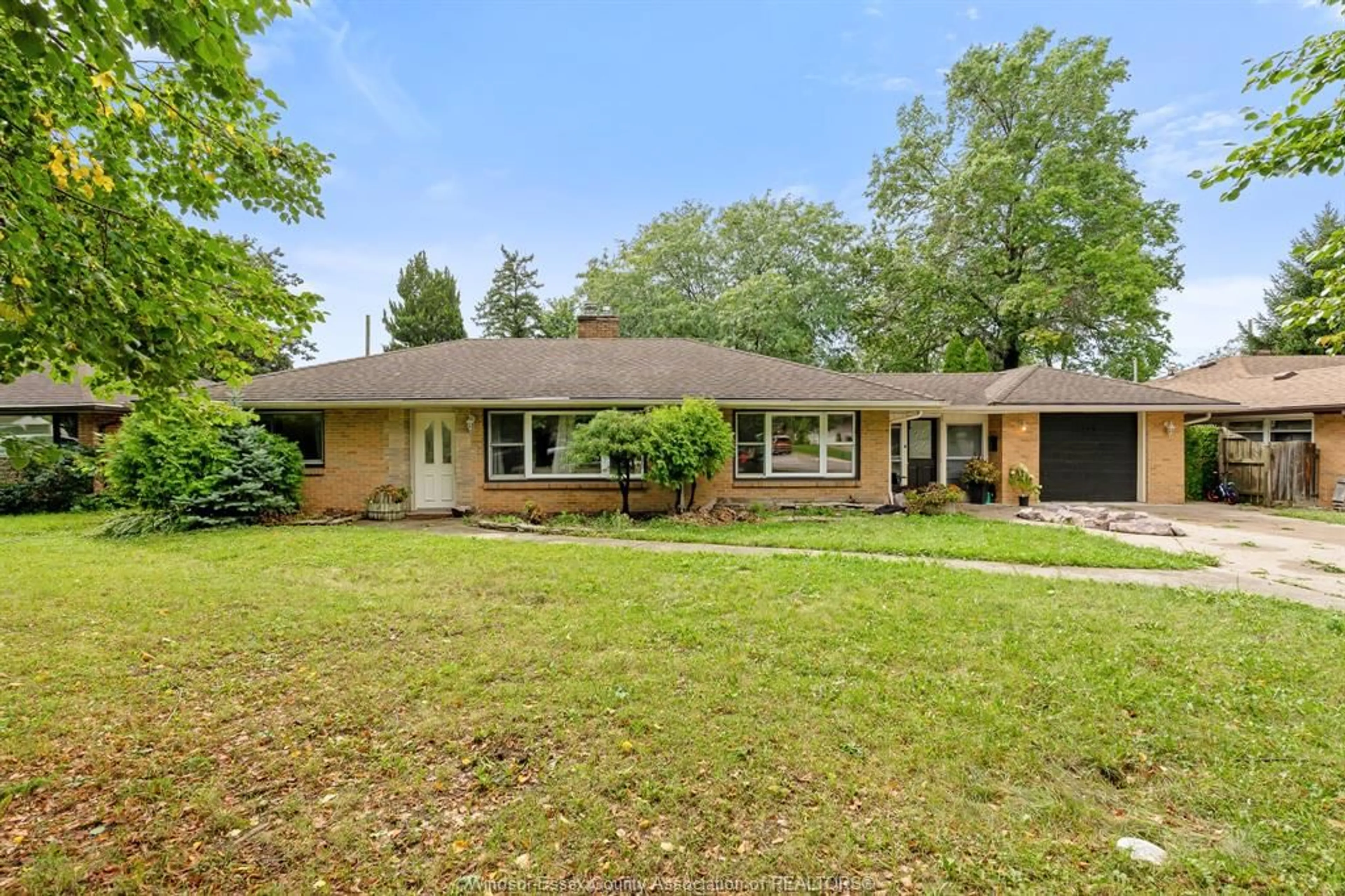 Home with brick exterior material, street for 2725 BUCKINGHAM Dr, Windsor Ontario N8T 2C1