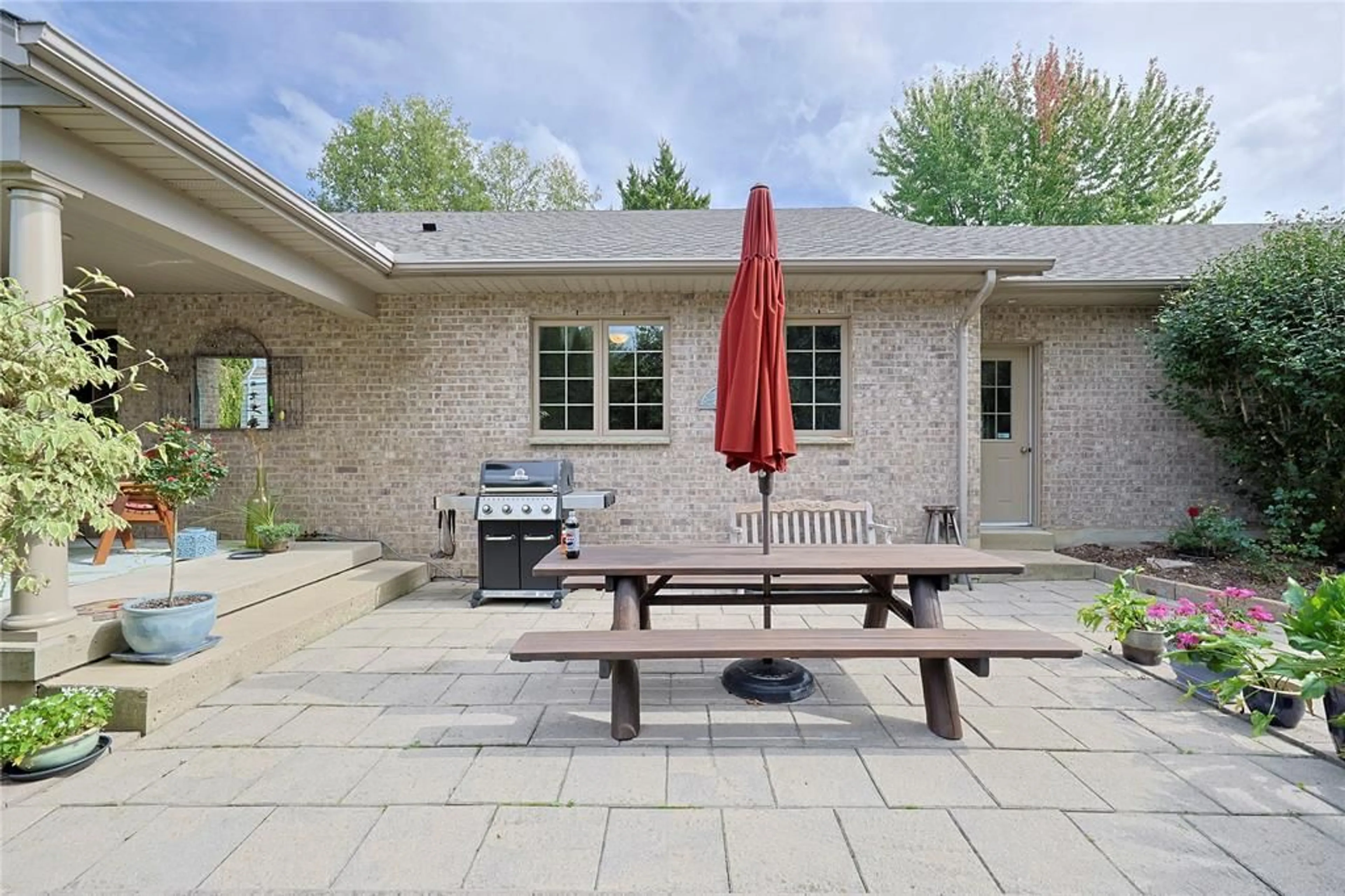 Patio, street for 5121 Lakeshore Rd, Plympton-Wyoming Ontario N0N 1J6