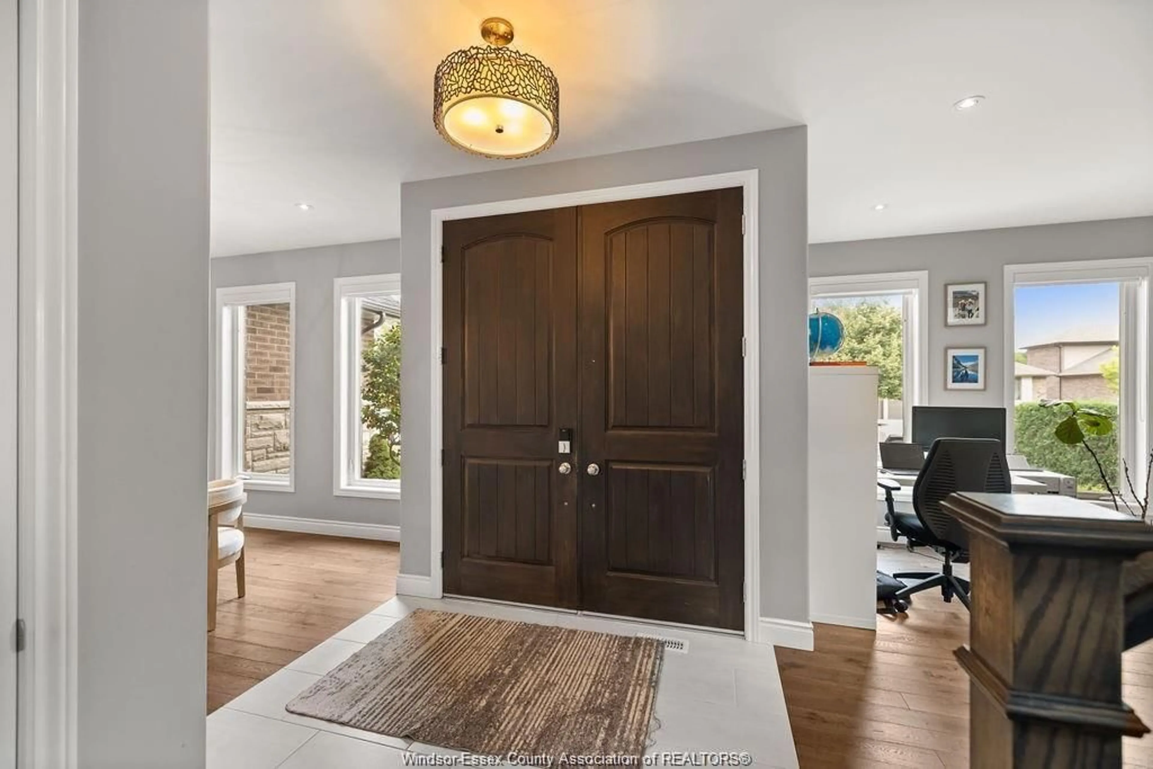 Indoor entryway for 580 HERDMAN, LaSalle Ontario N9J 3Y3