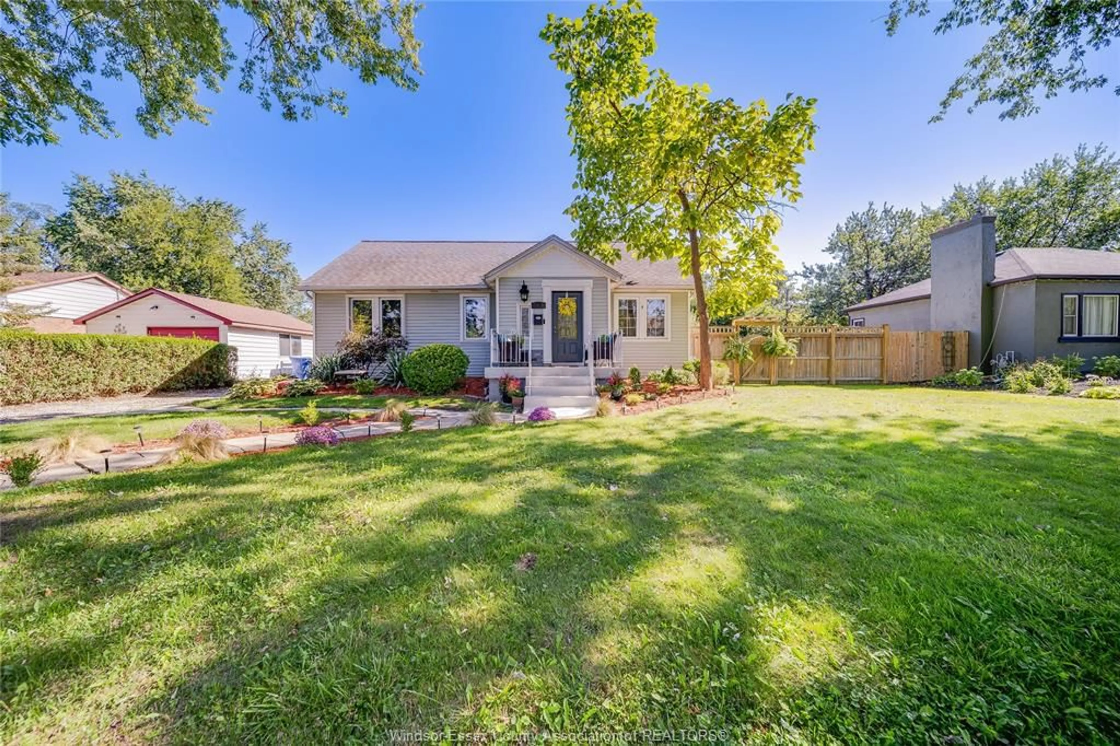 A pic from outside/outdoor area/front of a property/back of a property/a pic from drone, street for 2484 WESTMINSTER Blvd, Windsor Ontario N8T 1Y1