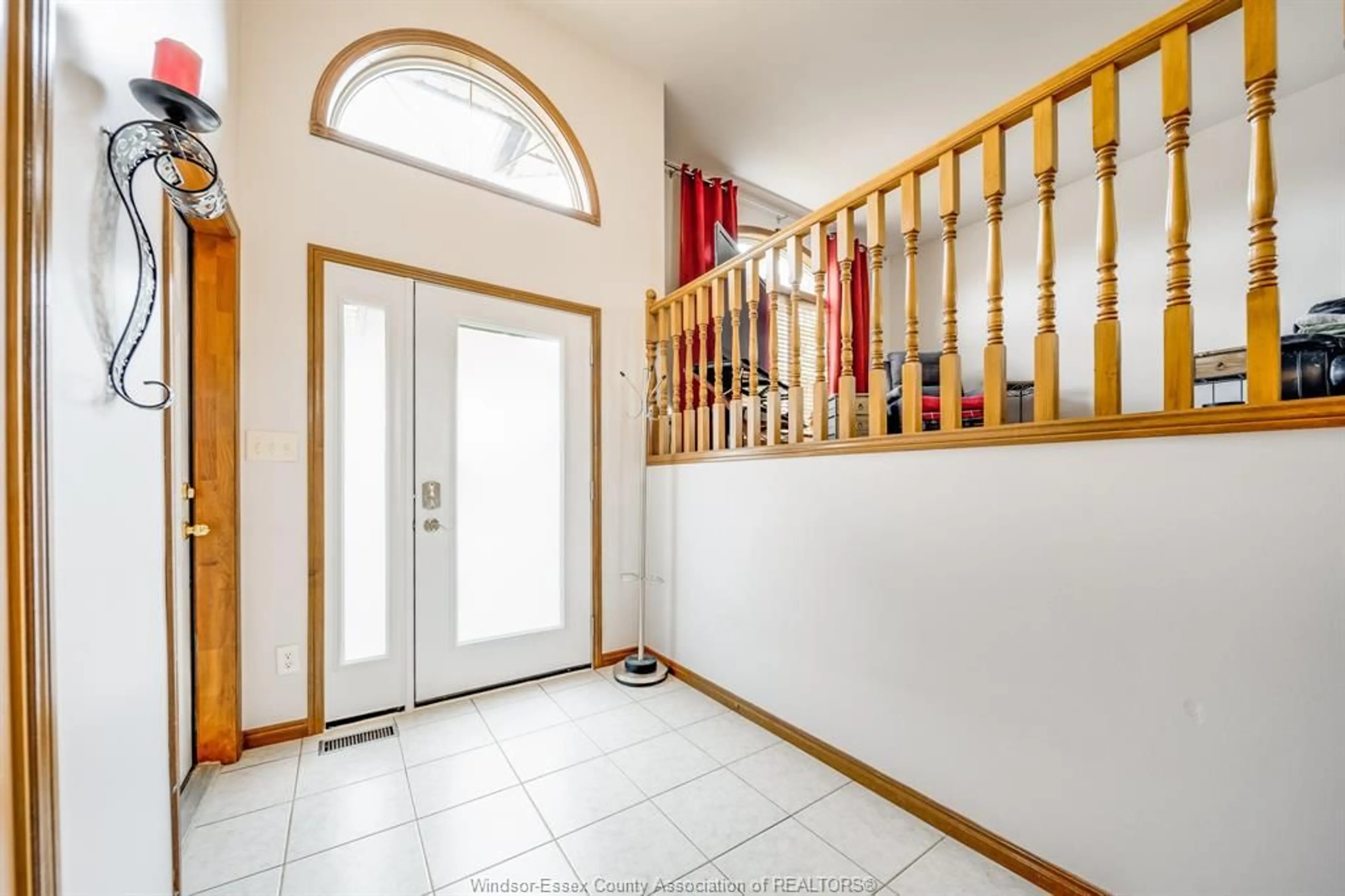 Indoor entryway for 647 ALPENROSE Crt, Windsor Ontario N9G 2X7