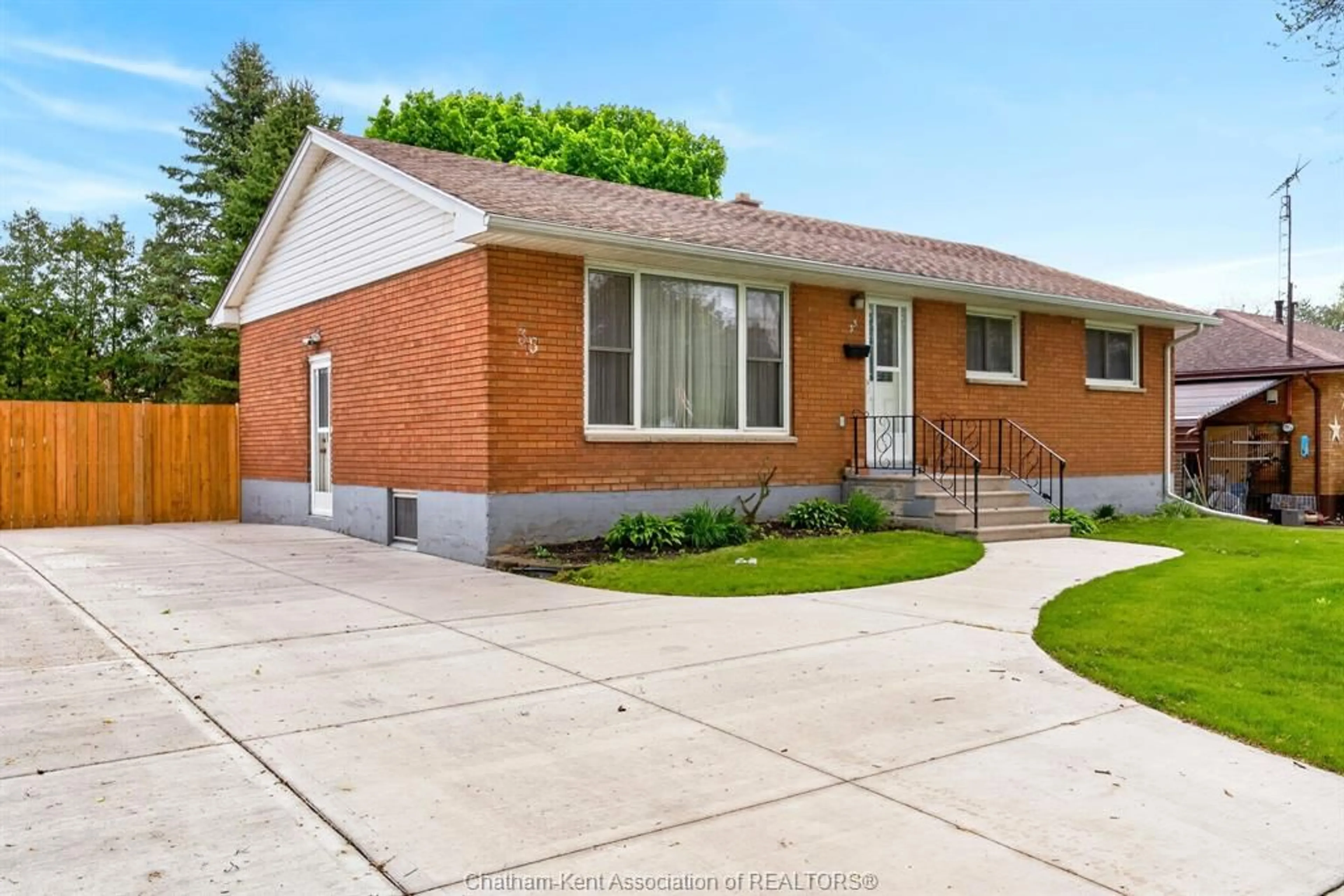 Home with brick exterior material, street for 35 Peter St, Chatham Ontario N7M 5B2