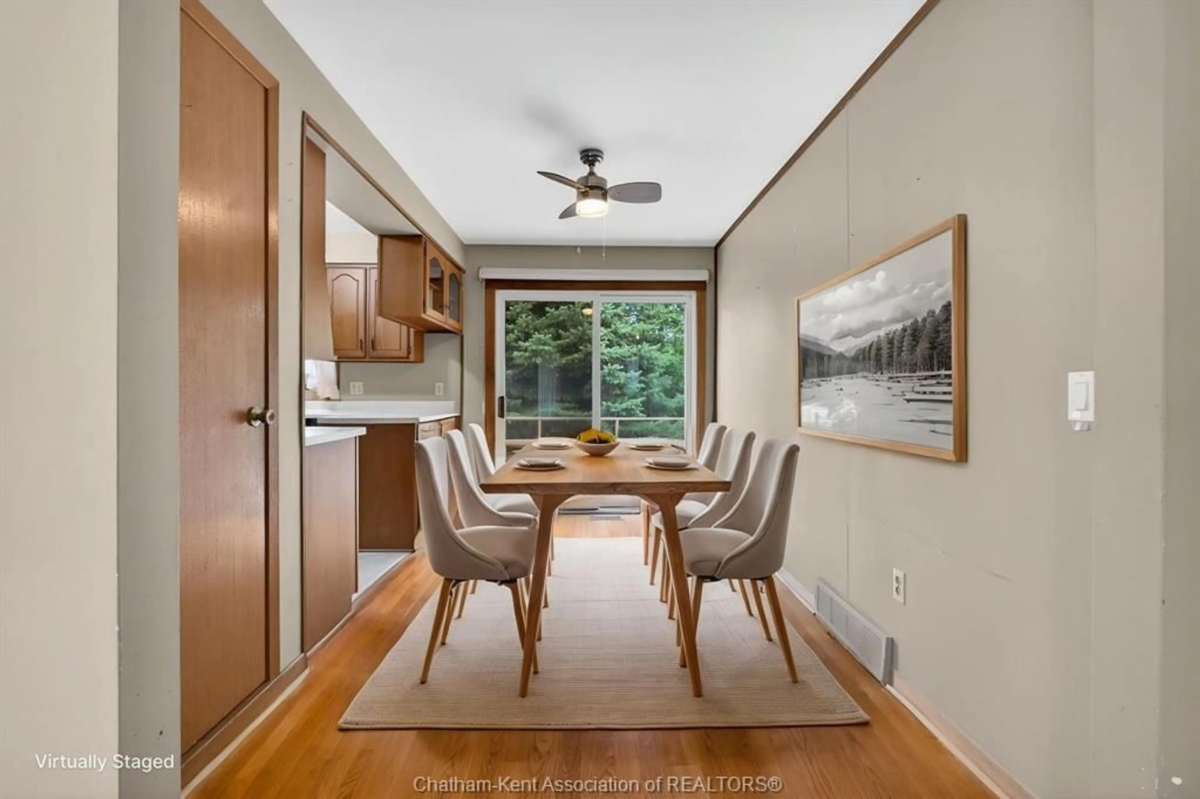 Dining room, unknown for 35 Peter St, Chatham Ontario N7M 5B2