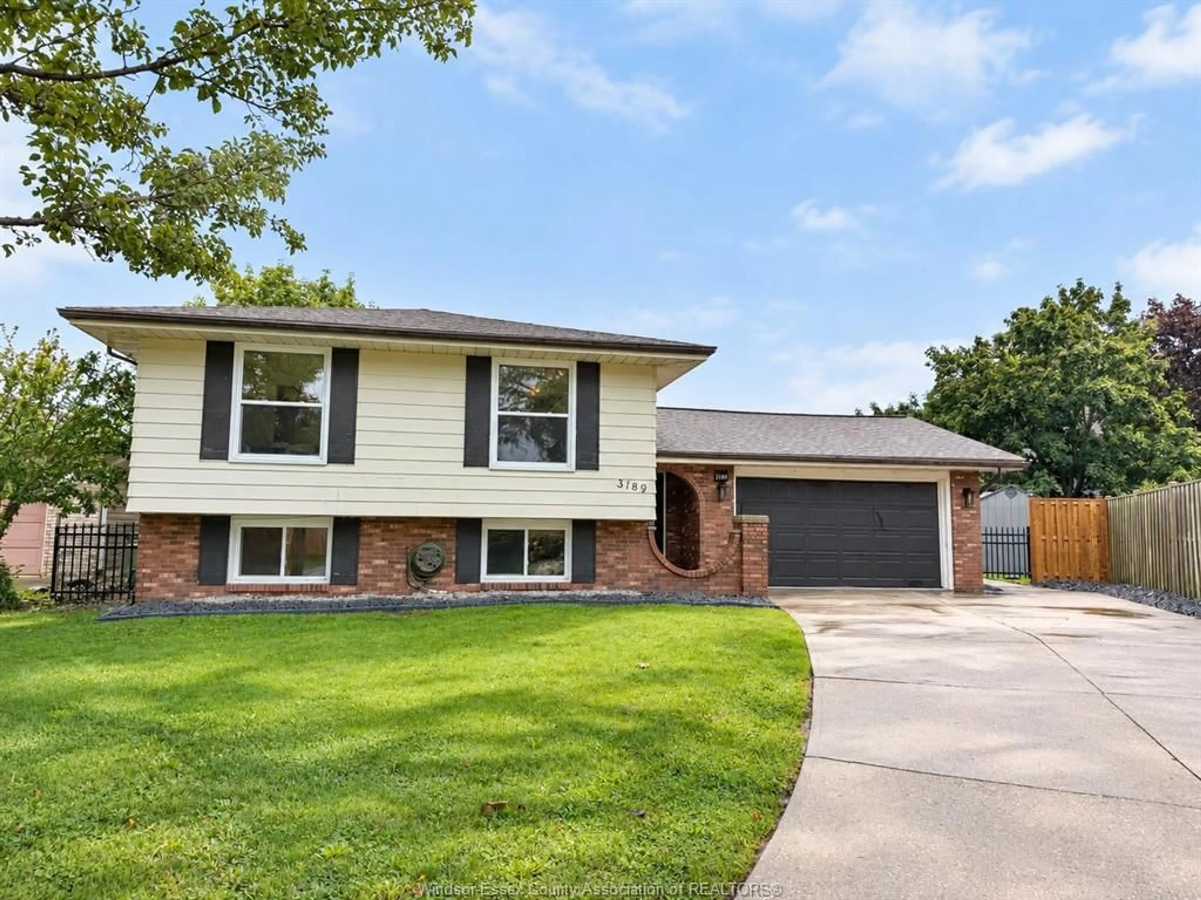 Home with brick exterior material, street for 3189 Mulberry, Windsor Ontario N8R 2A4