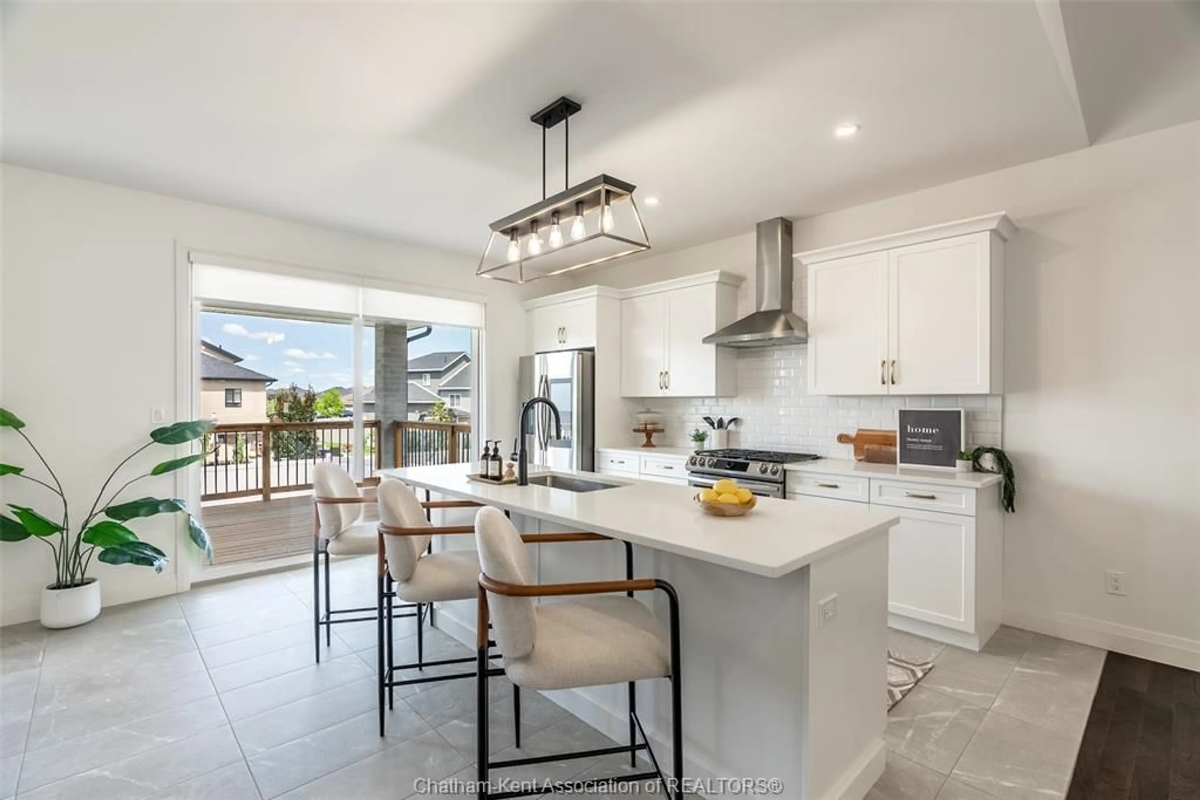 Open concept kitchen, ceramic/tile floor for 115 Davis St, Amherstburg Ontario N9V 0G9