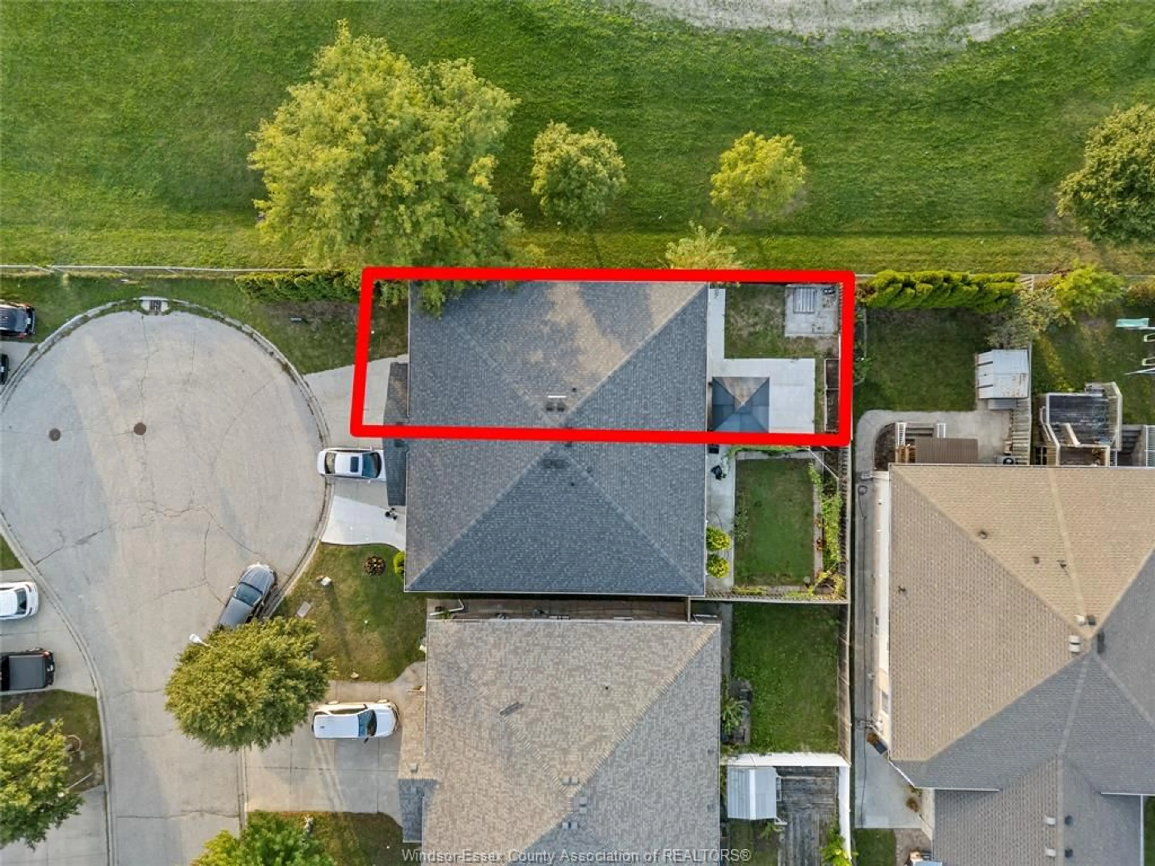 A pic from outside/outdoor area/front of a property/back of a property/a pic from drone, street for 4574 TUMBLEWEED Cres, Windsor Ontario N9G 3C2