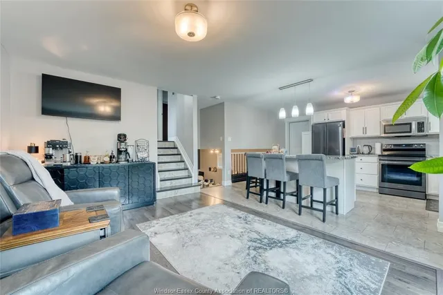 2920 ROBILLARD Cres, Windsor 4