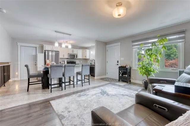 2920 ROBILLARD Cres, Windsor 5