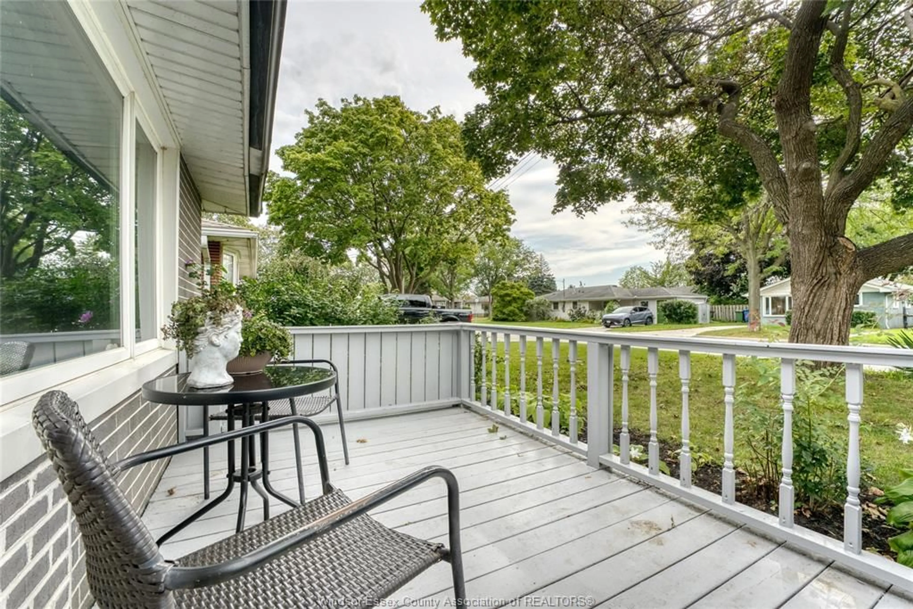 Patio, street for 3850 REGINALD, Windsor Ontario N8Y 2B1