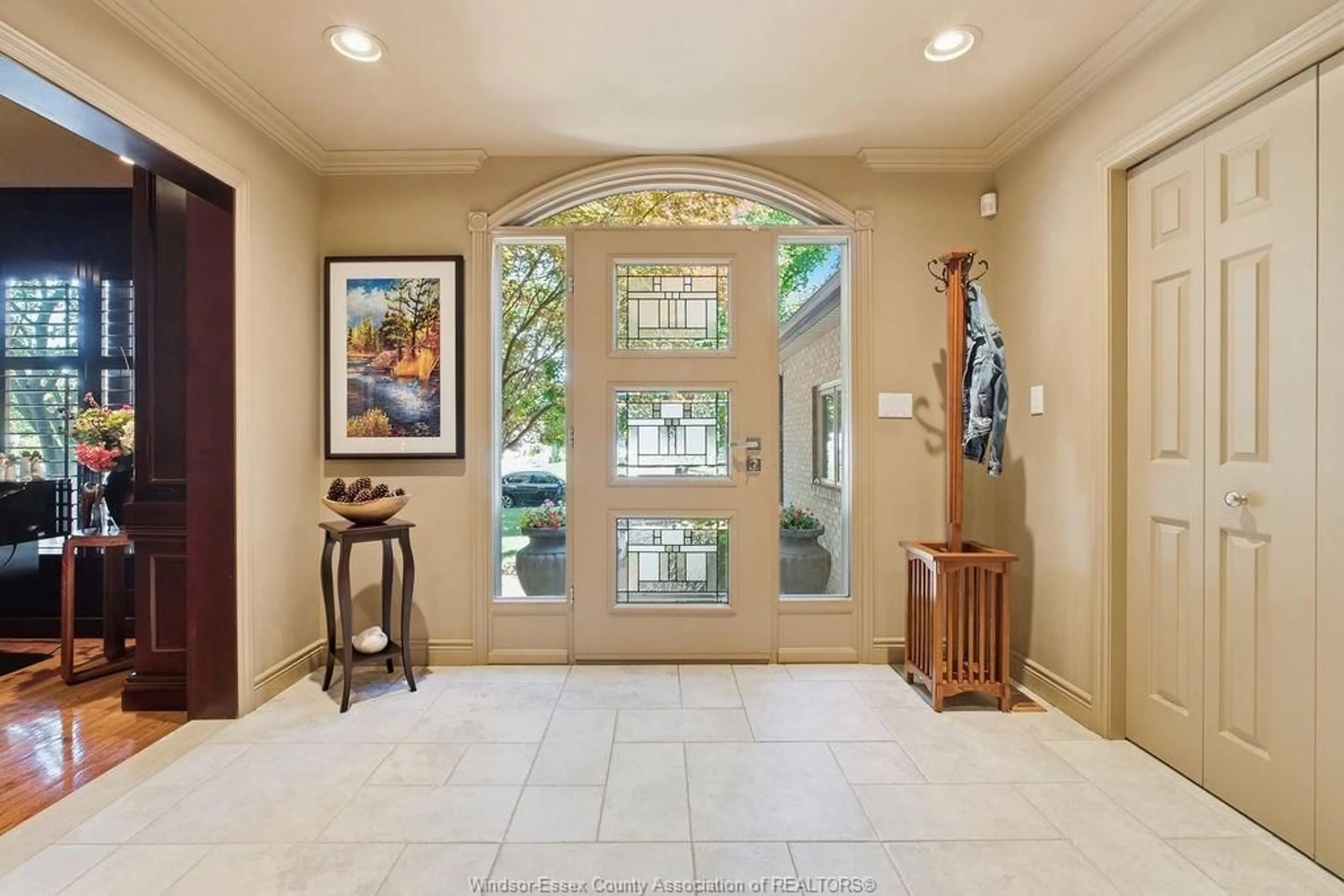 Indoor entryway for 115 CATALINA COVE, Tecumseh Ontario N8P 1H5