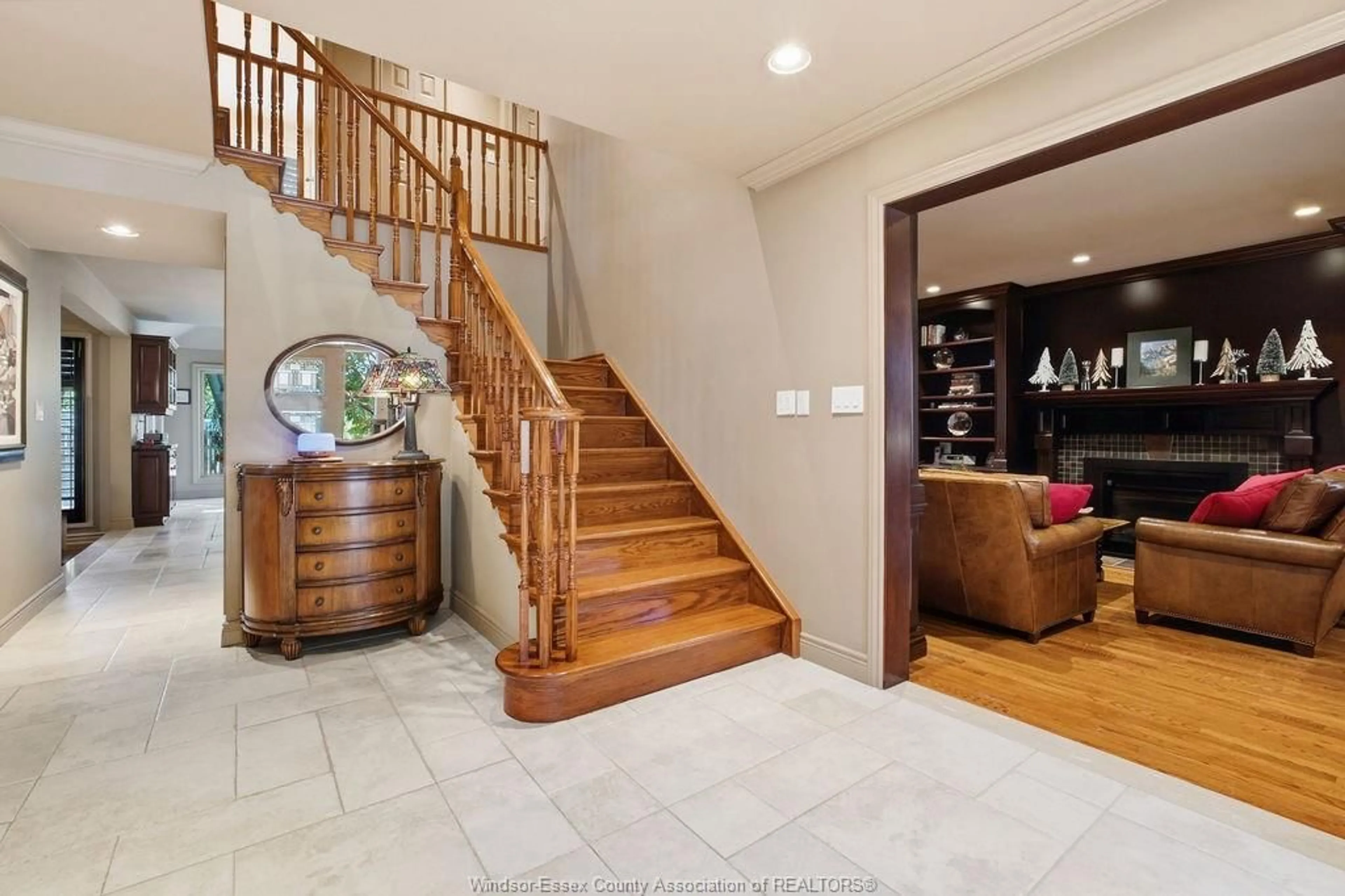 Indoor foyer for 115 CATALINA COVE, Tecumseh Ontario N8P 1H5