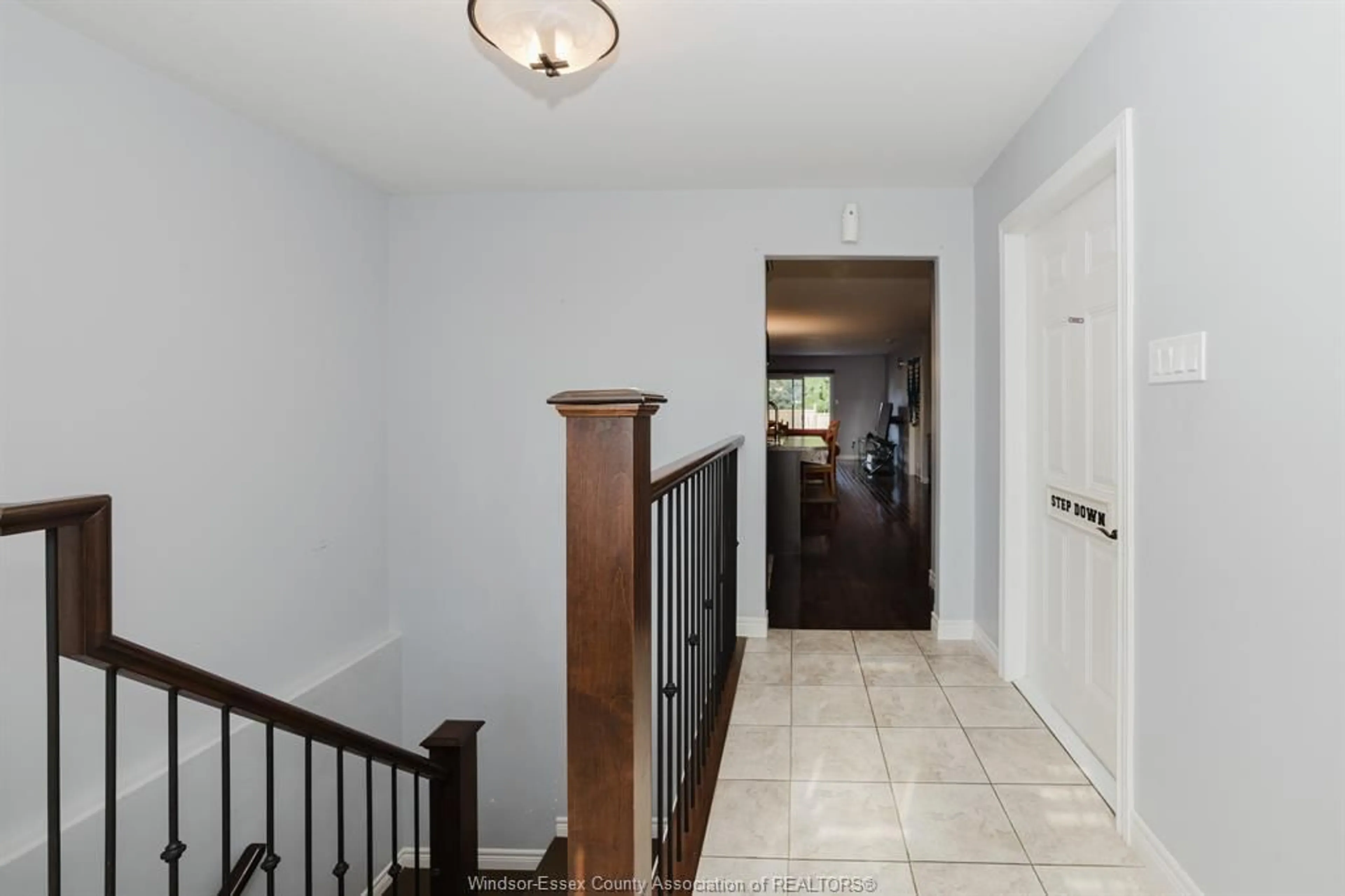 Indoor foyer for 87 LANDINGS PASS, Chatham Ontario N7L 0A4