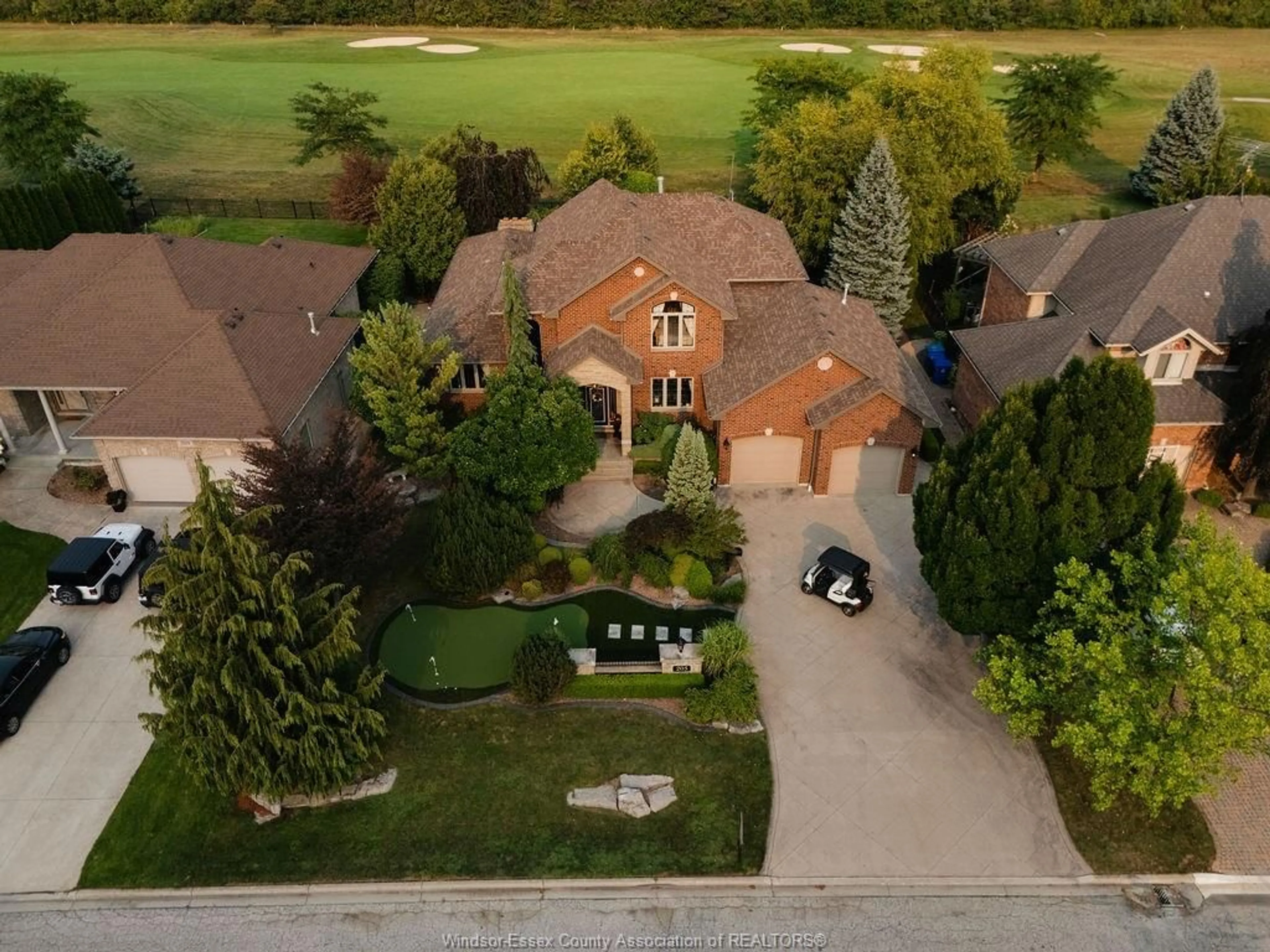 A pic from outside/outdoor area/front of a property/back of a property/a pic from drone, street for 205 CLUBVIEW Dr, Amherstburg Ontario N9V 3Z3