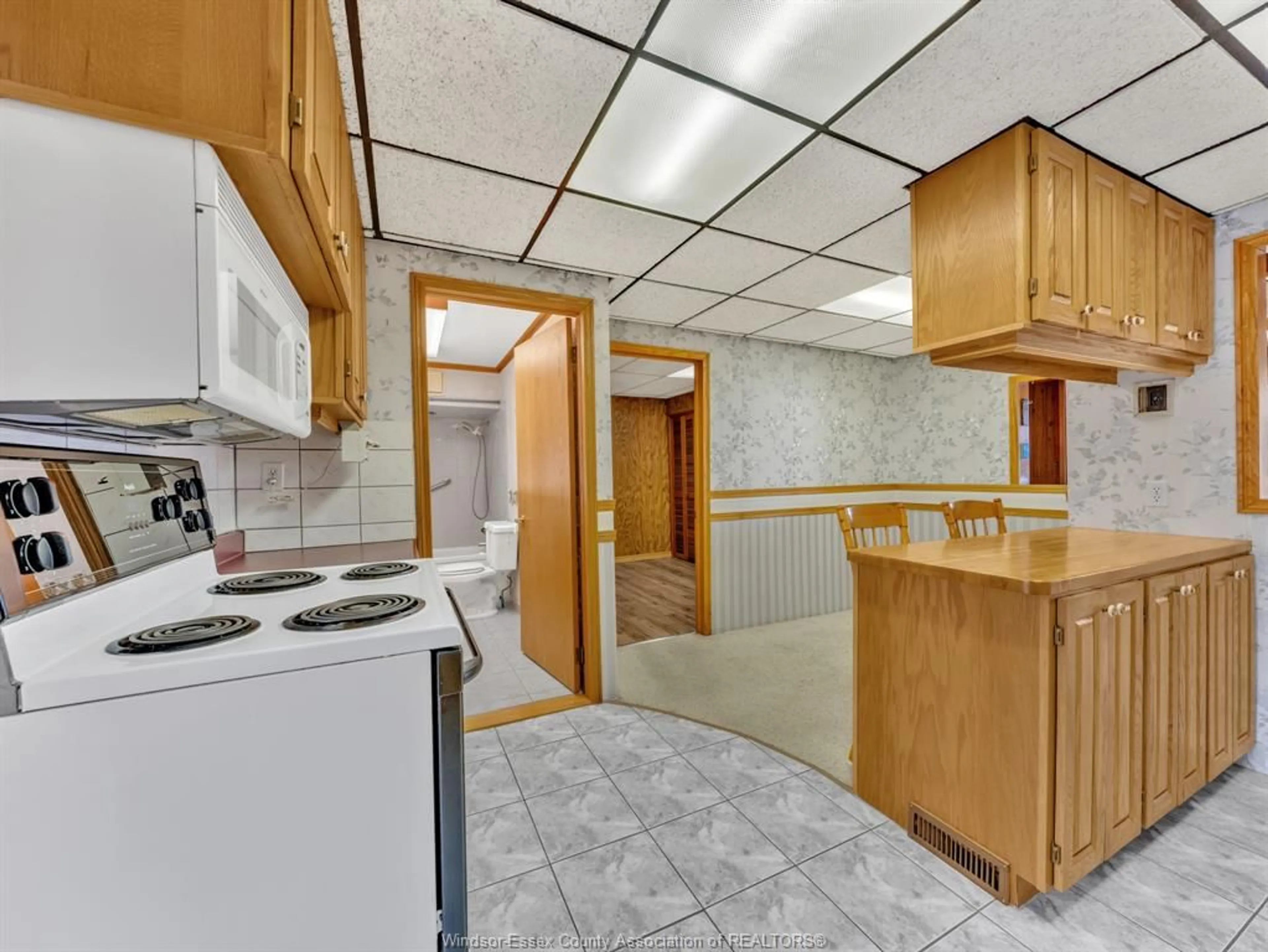 Standard kitchen, unknown for 180 ELSWORTH, LaSalle Ontario N9J 1E5