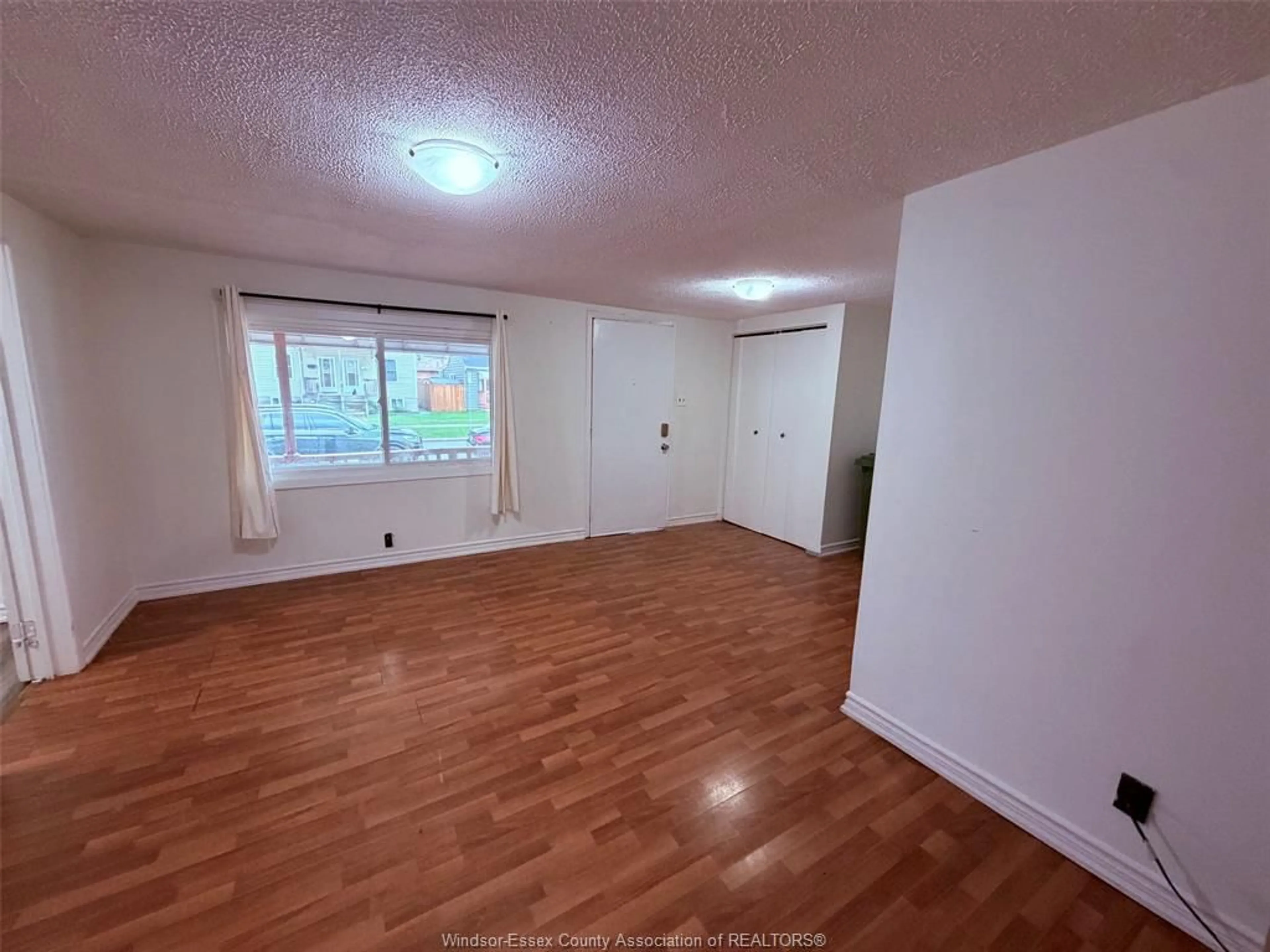 A pic of a room for 3553 KING St, Windsor Ontario N9C 1P4