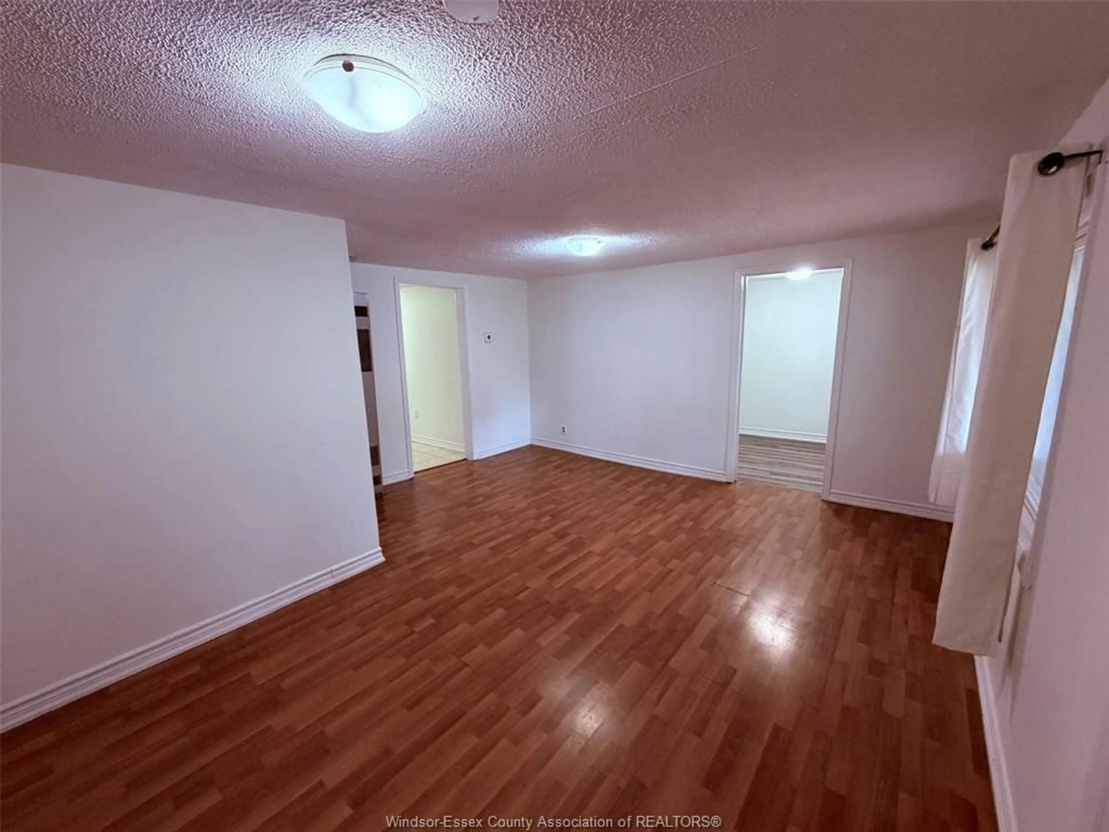 A pic of a room for 3553 KING St, Windsor Ontario N9C 1P4