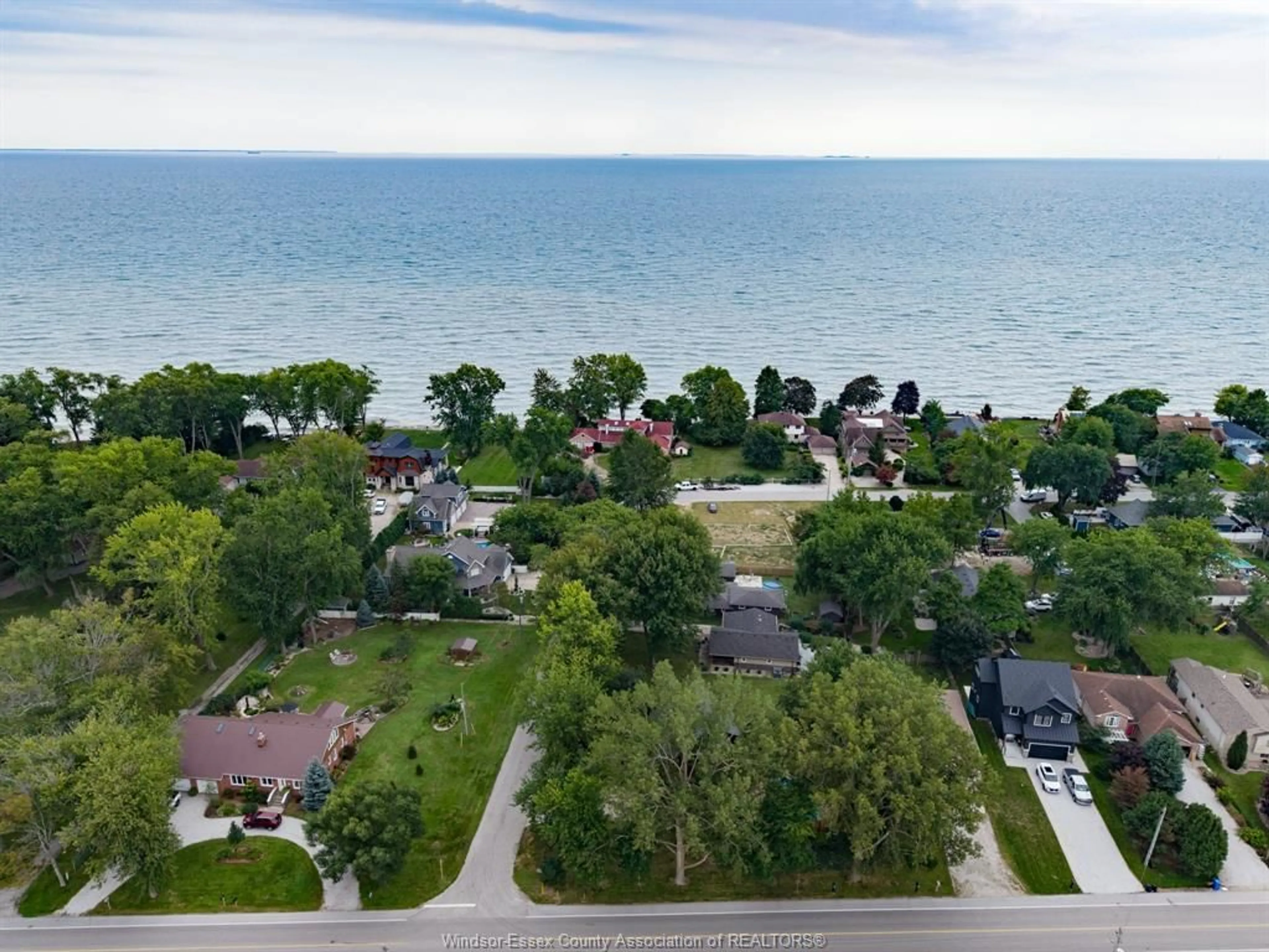 A pic from outside/outdoor area/front of a property/back of a property/a pic from drone, water/lake/river/ocean view for 117 CHELSEA Cres, Kingsville Ontario N9Y 3X5