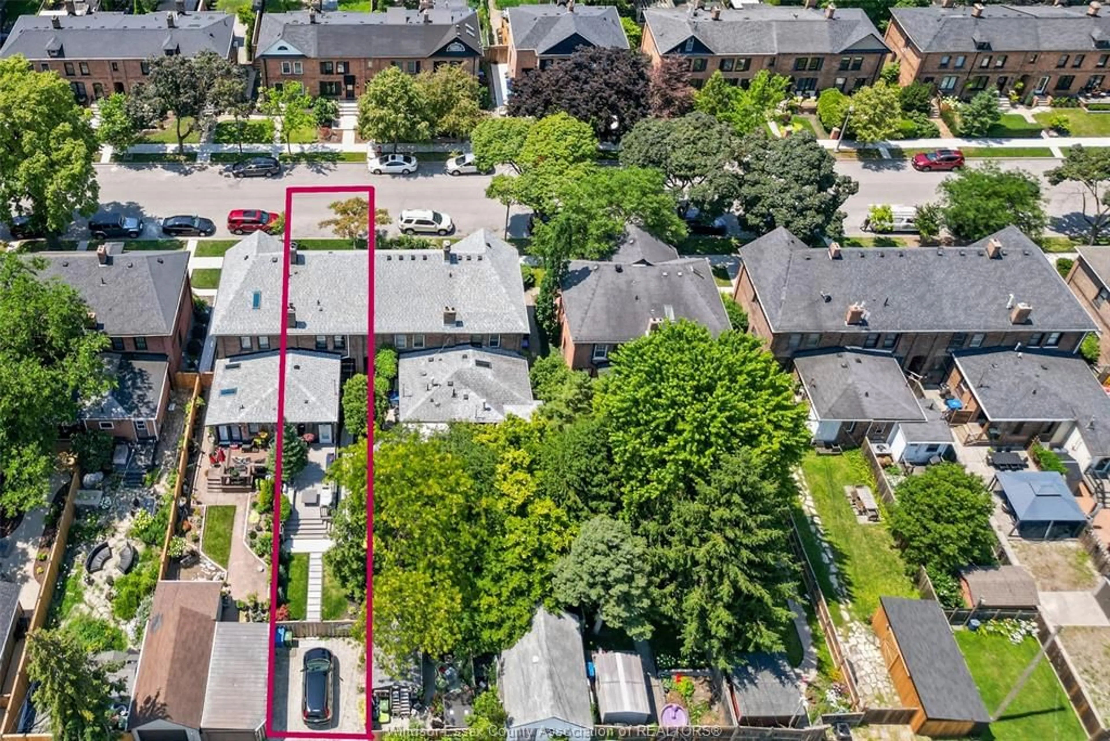 A pic from outside/outdoor area/front of a property/back of a property/a pic from drone, street for 864 Monmouth, Windsor Ontario N8Y 3L4