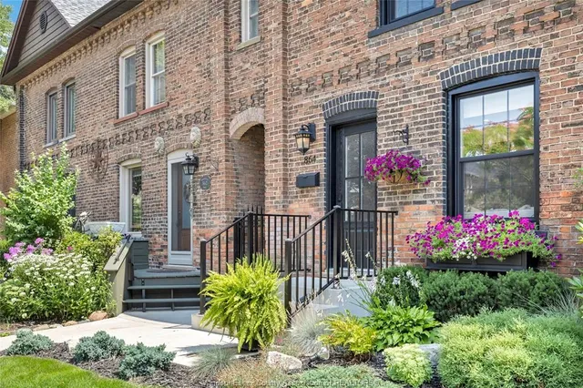 864 Monmouth, Windsor 4