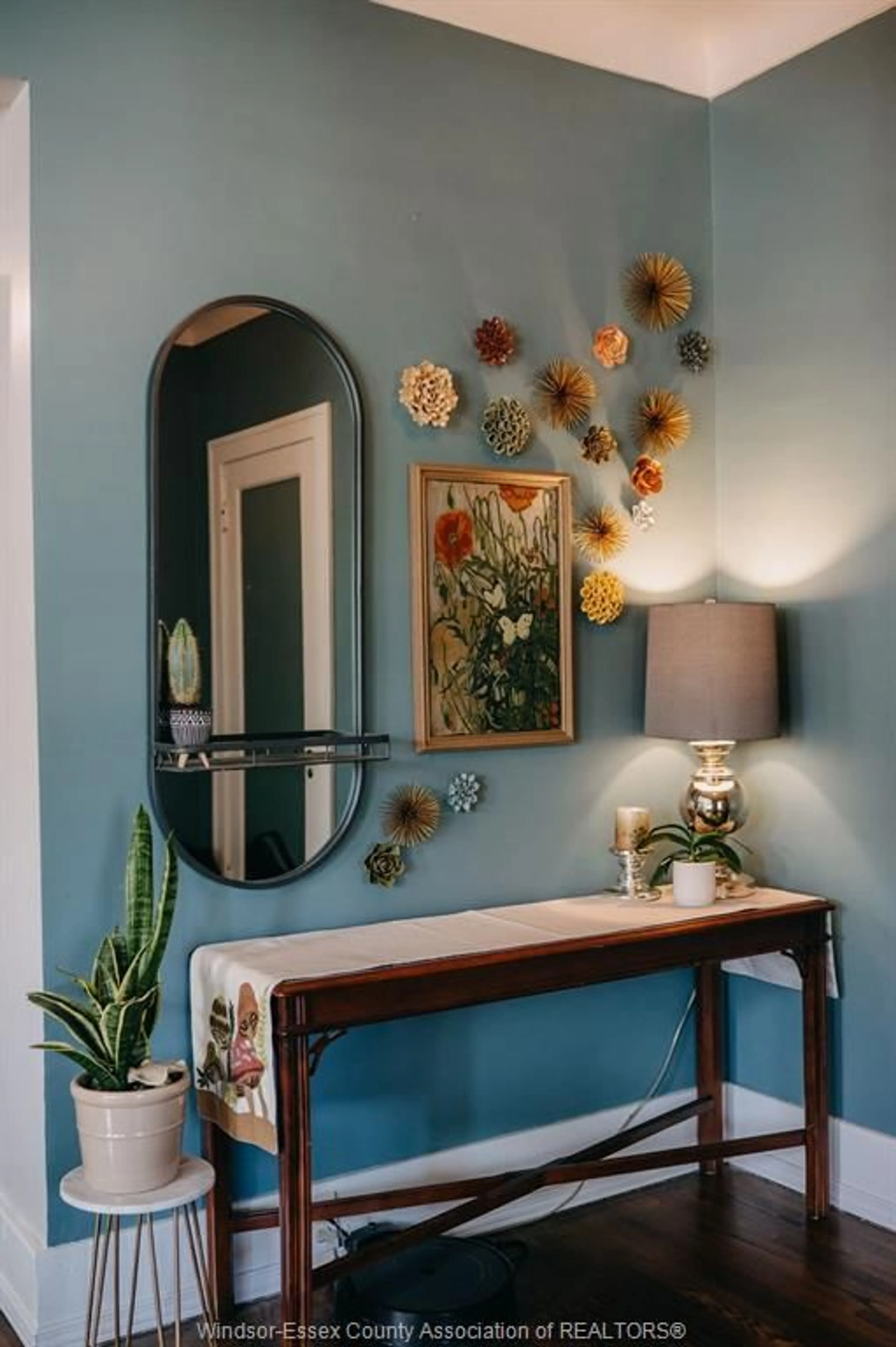 Indoor entryway for 157 MCEWAN, Windsor Ontario N9B 2E3