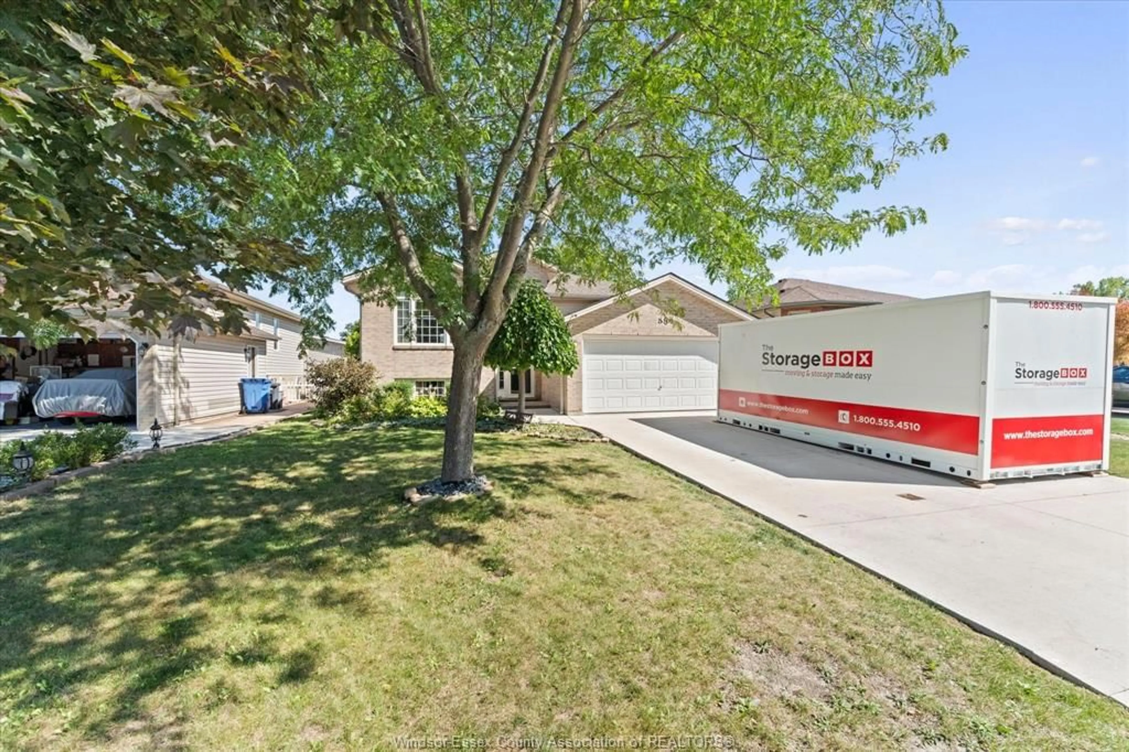 A pic from outside/outdoor area/front of a property/back of a property/a pic from drone, street for 584 PETTYPIECE Dr, Amherstburg Ontario N9V 4C9