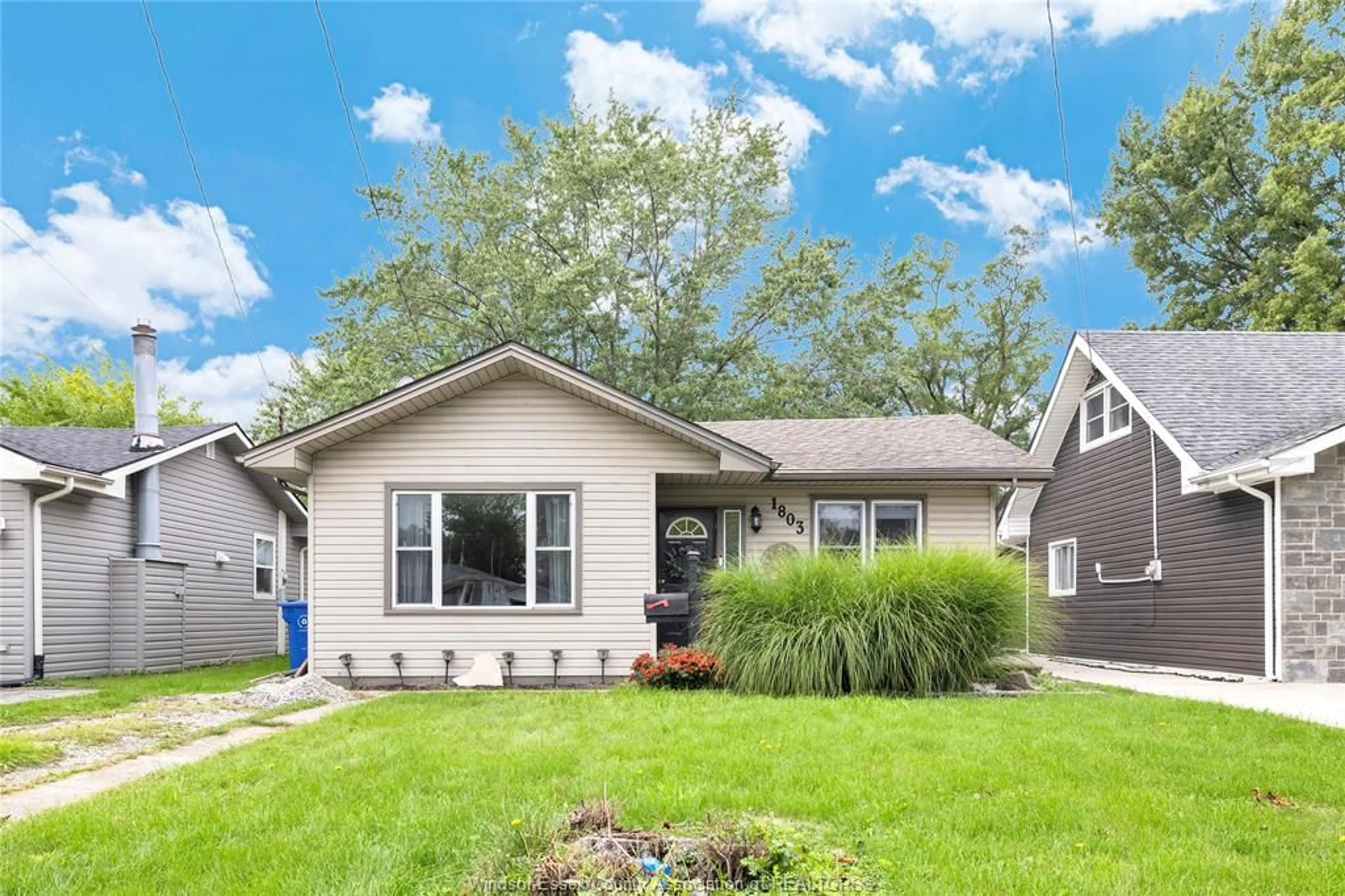 Home with vinyl exterior material, street for 1803 FERNDALE Rd, Windsor Ontario N8T 2K7