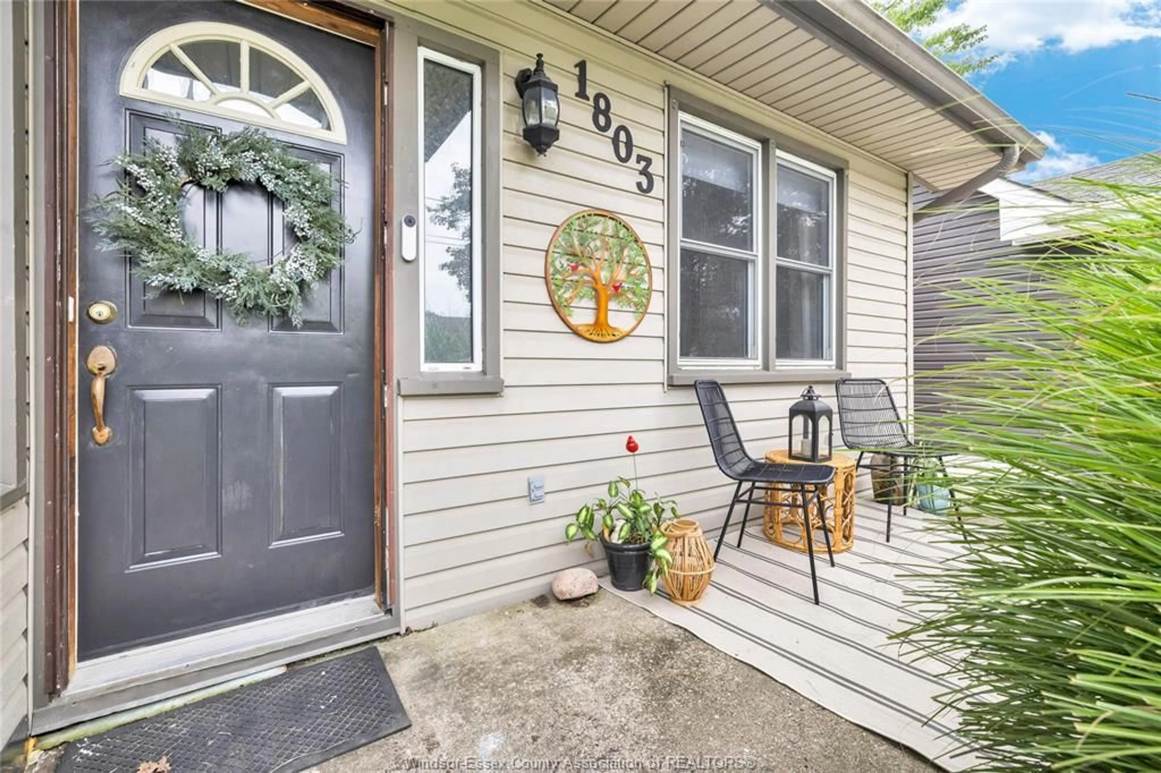 Indoor entryway for 1803 FERNDALE Rd, Windsor Ontario N8T 2K7