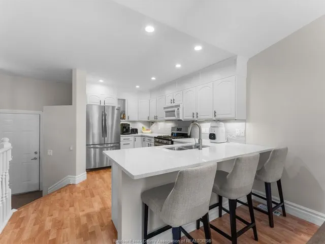 139 Woodycrest Ave, Kingsville 2